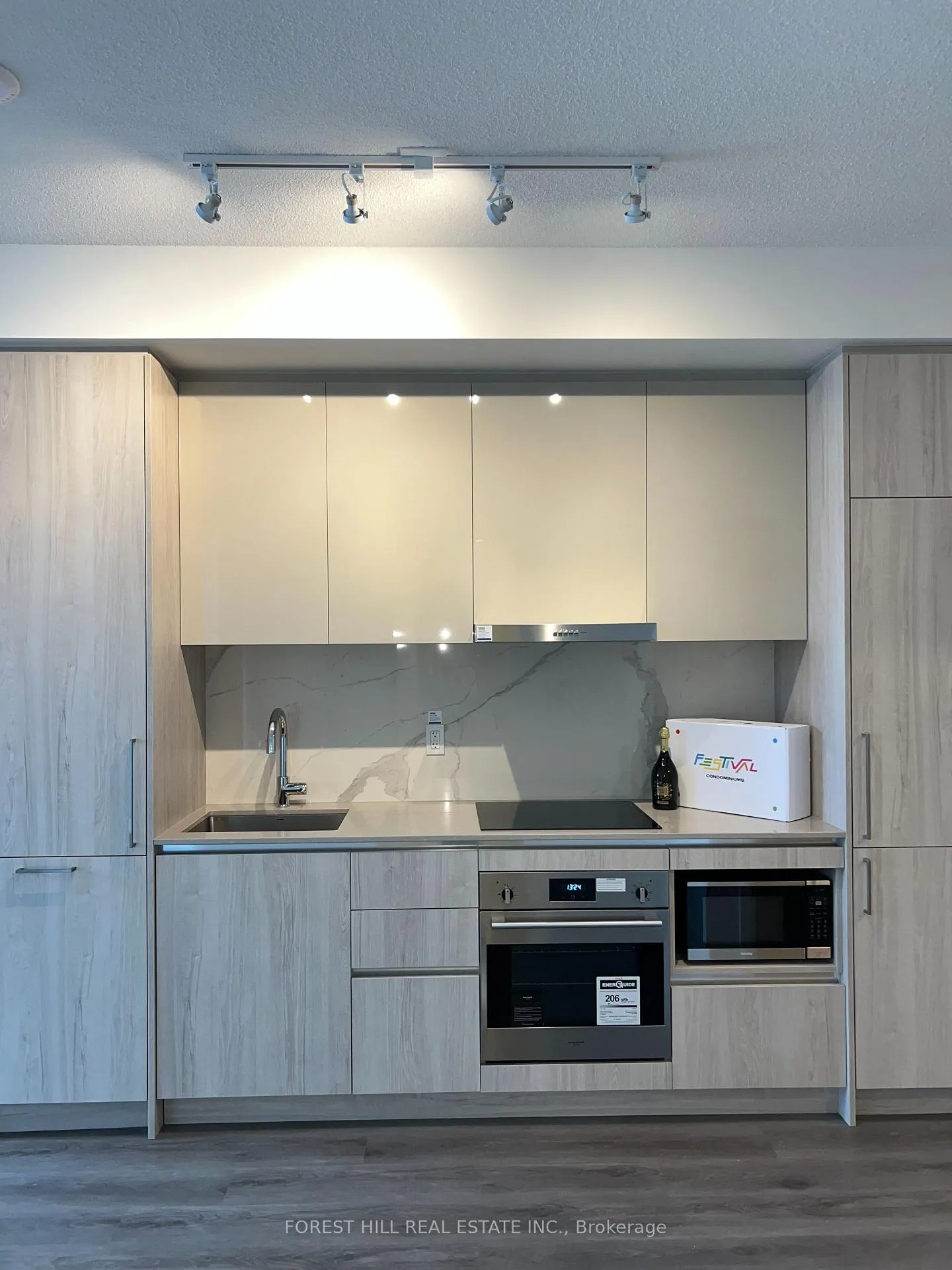 Photo 8 of Unit 803, 225 Commerce Street, Vaughan, Vaughan Corporate Centre — HOMEH