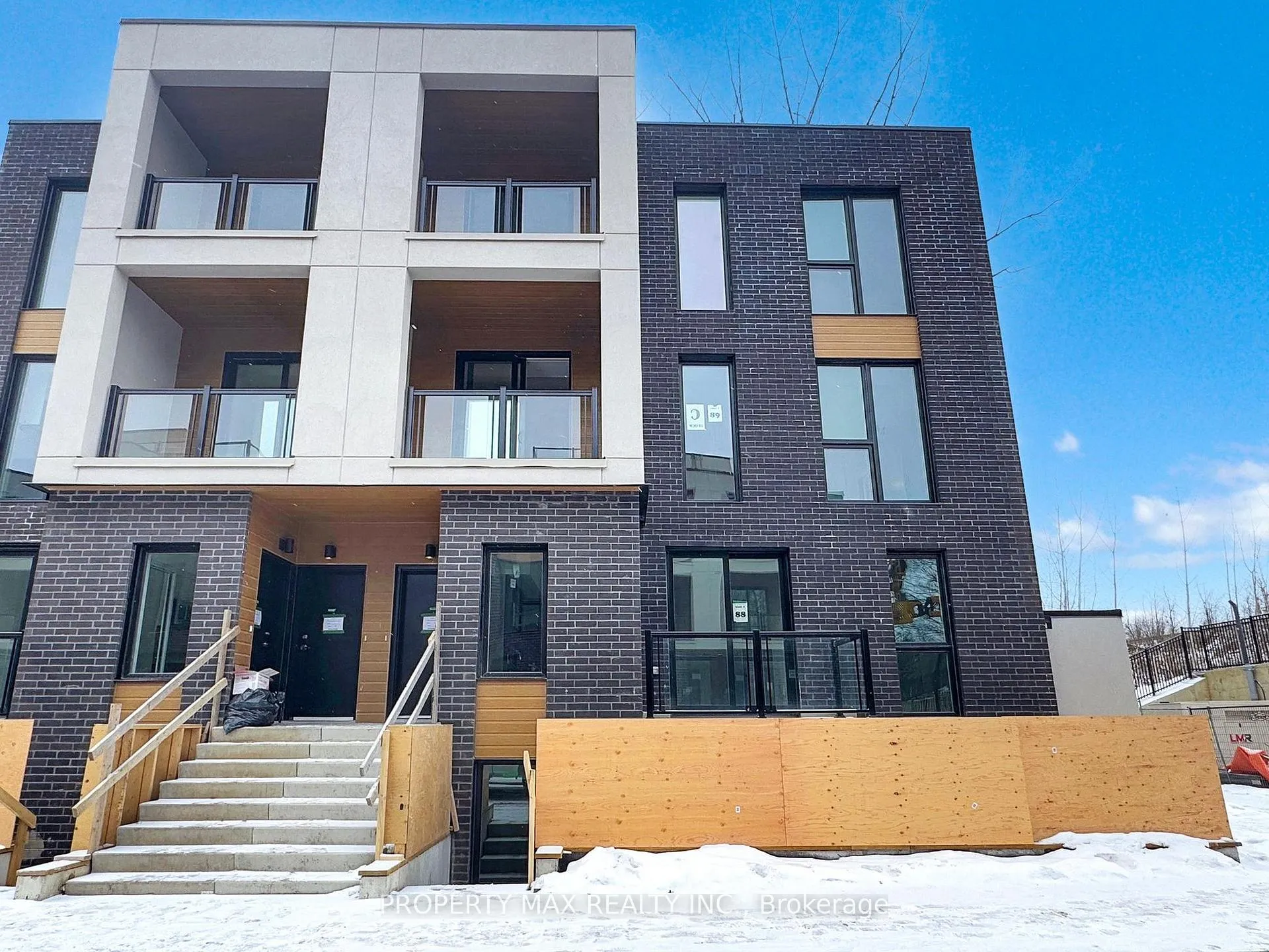 Front of Unit 5, 174 Clonmore Drive