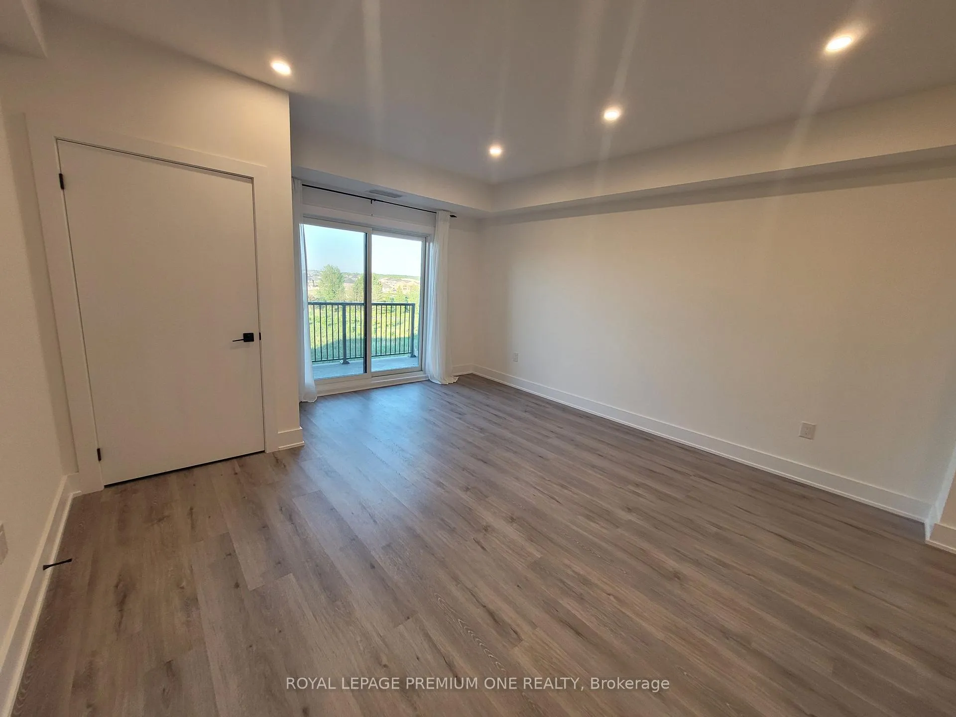 Photo 3 of Unit 408, 1 Chef Lane, Barrie, Rural Barrie Southeast — HOMEH