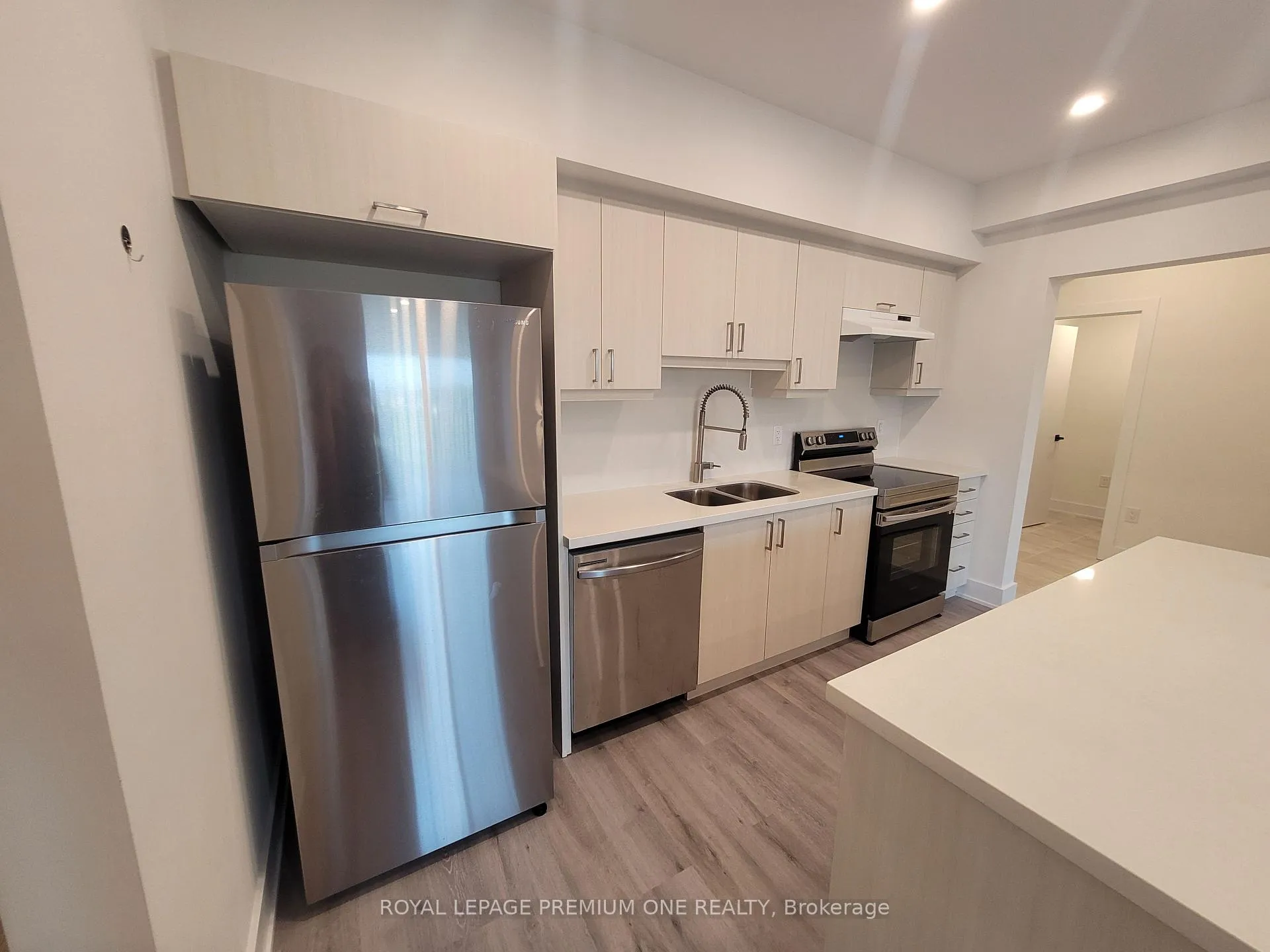 Photo 5 of Unit 408, 1 Chef Lane, Barrie, Rural Barrie Southeast — HOMEH