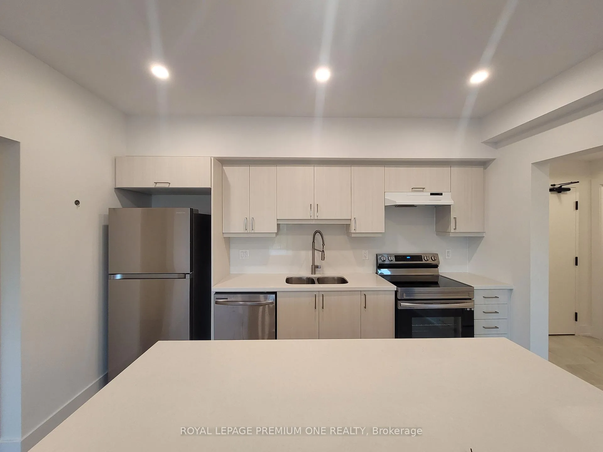 Photo 6 of Unit 408, 1 Chef Lane, Barrie, Rural Barrie Southeast — HOMEH