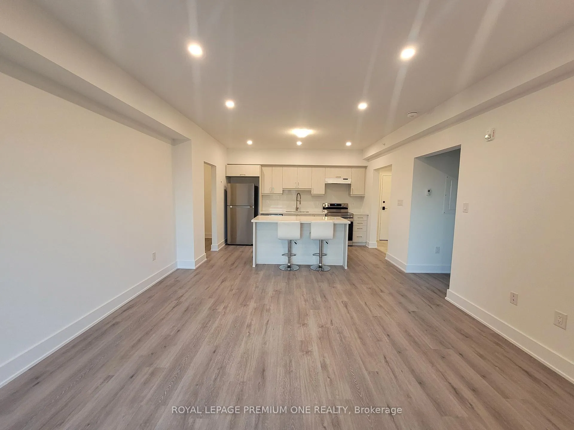 Photo 7 of Unit 408, 1 Chef Lane, Barrie, Rural Barrie Southeast — HOMEH