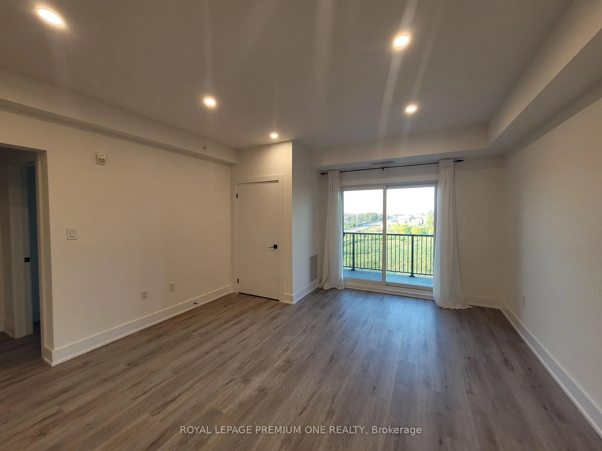 Photo 8 of Unit 408, 1 Chef Lane, Barrie, Rural Barrie Southeast — HOMEH