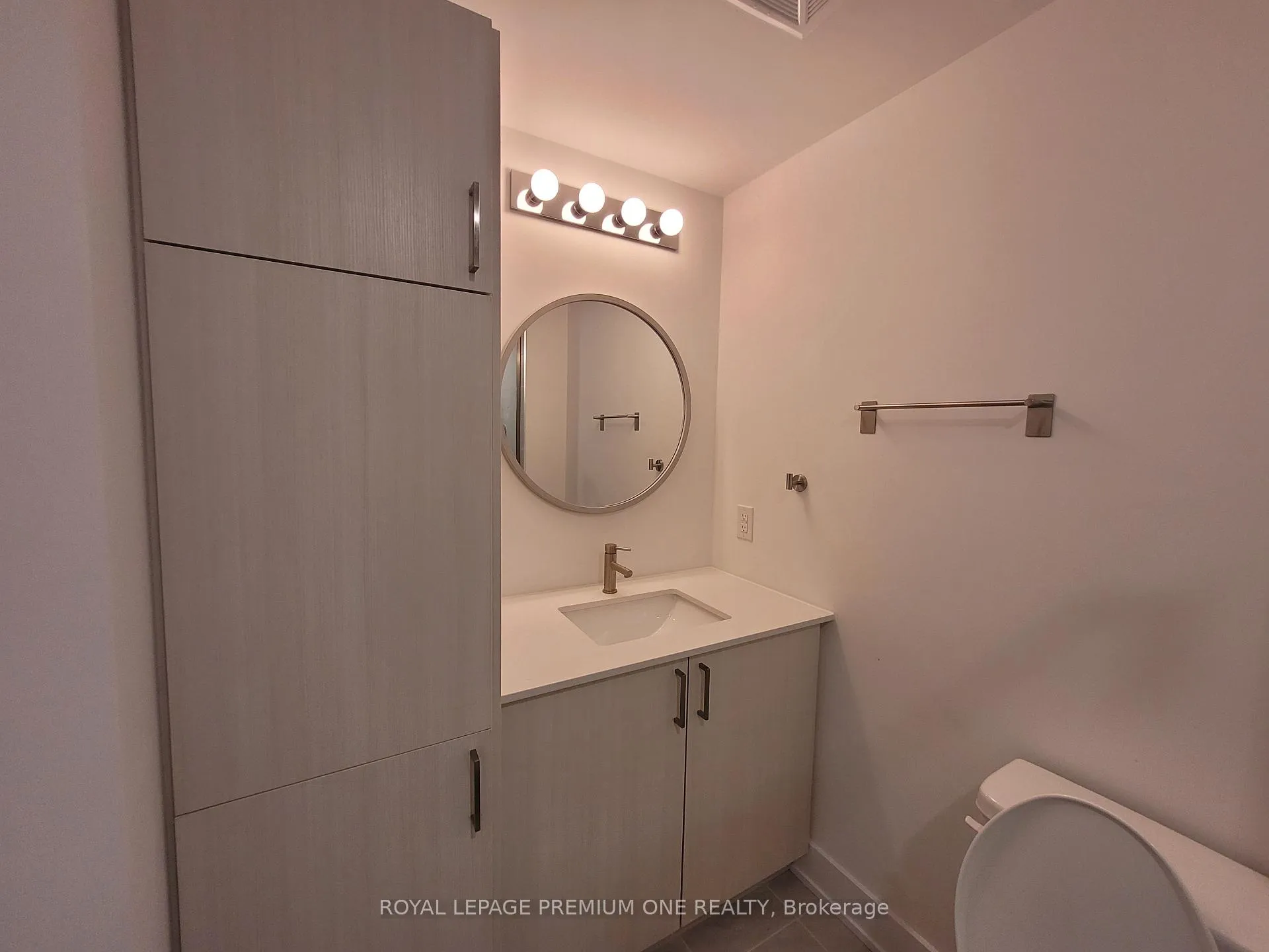 Photo 12 of Unit 408, 1 Chef Lane, Barrie, Rural Barrie Southeast — HOMEH
