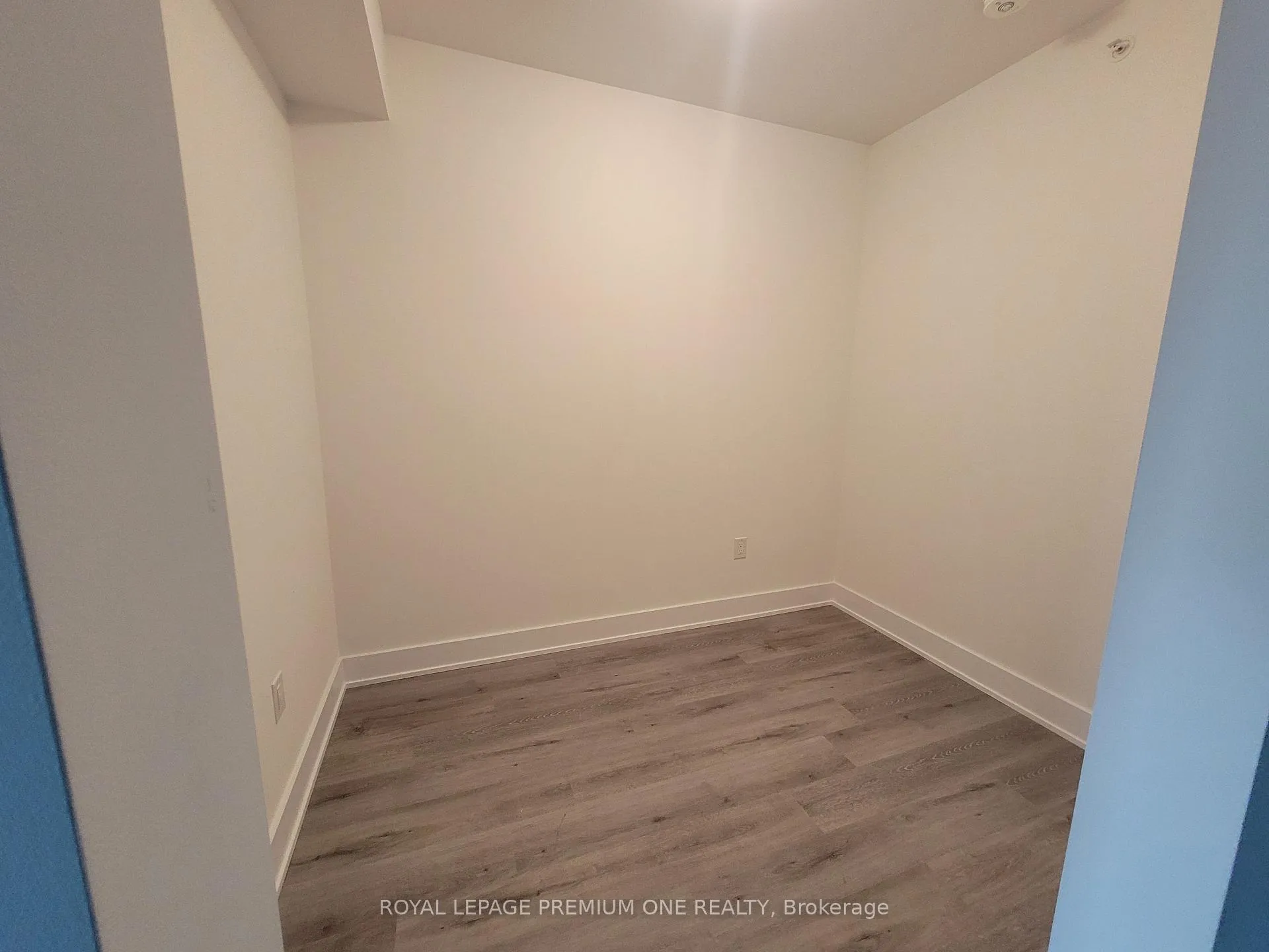 Photo 13 of Unit 408, 1 Chef Lane, Barrie, Rural Barrie Southeast — HOMEH