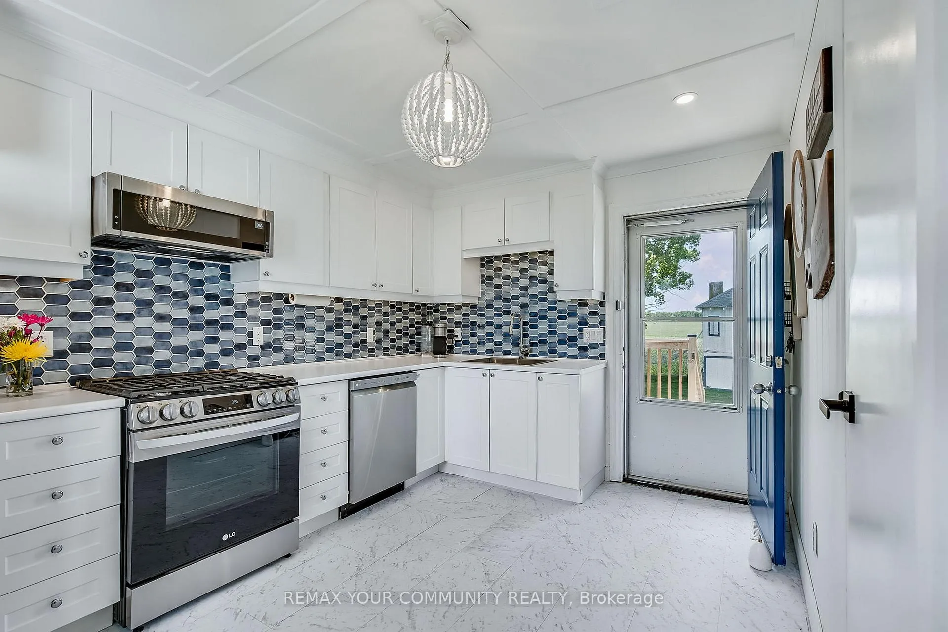 Photo 7 of 33 Fairwell Avenue, Haldimand — HOMEH