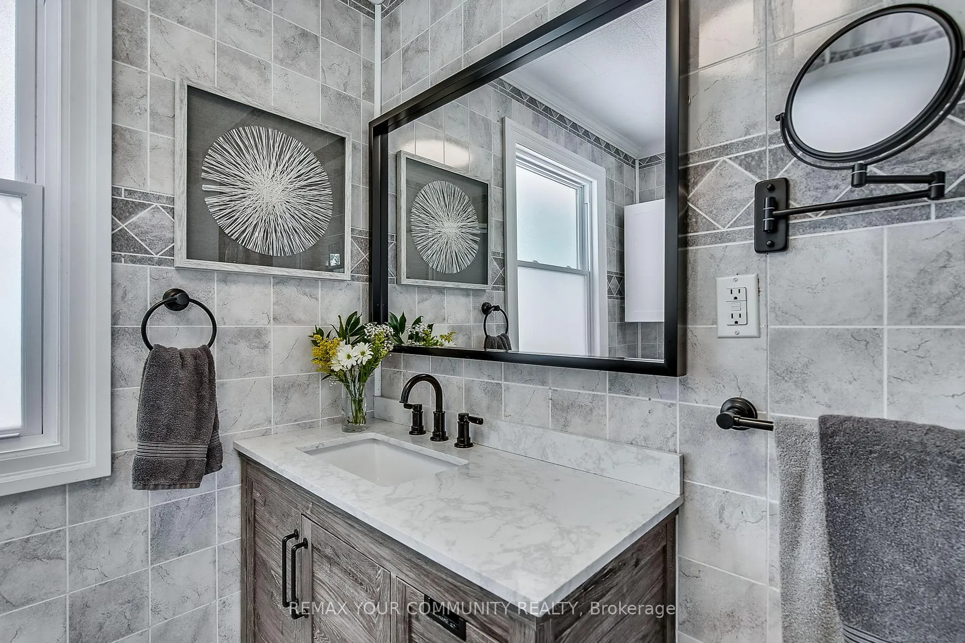 Photo 21 of 33 Fairwell Avenue, Haldimand — HOMEH