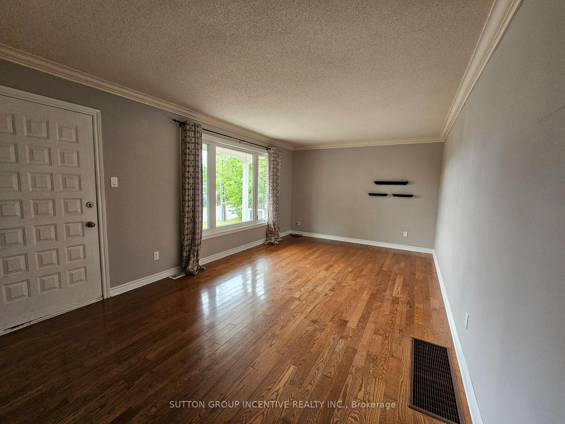 Photo 4 of 59 Baldwin Lane, Barrie, Allandale Heights — HOMEH