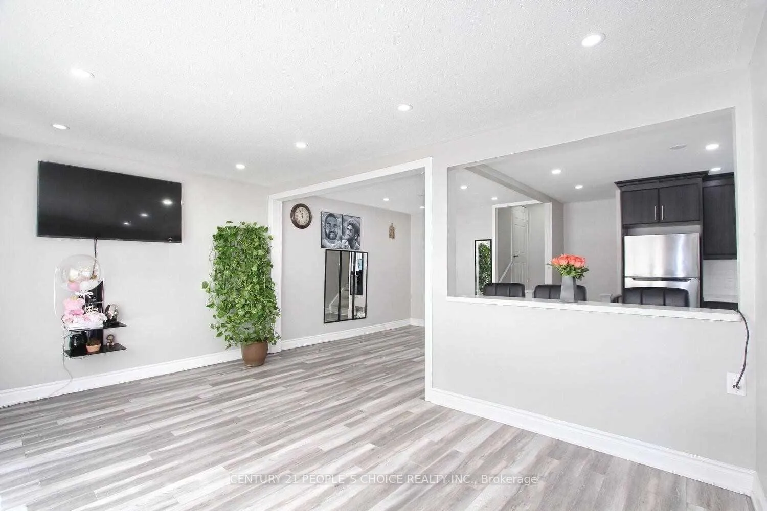 Photo 9 of 83 Fallingdale Crescent, Brampton, Southgate — HOMEH