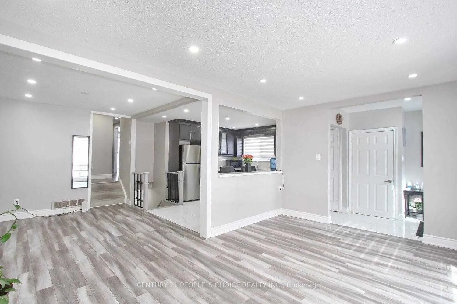 Photo 11 of 83 Fallingdale Crescent, Brampton, Southgate — HOMEH