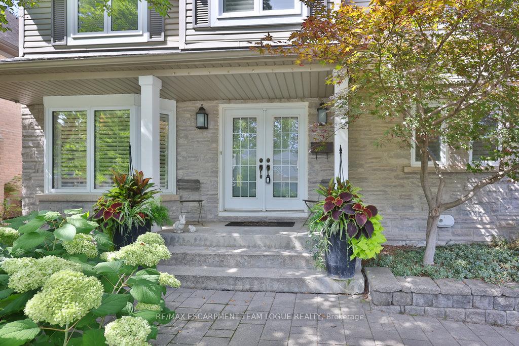 Photo 4 of 4135 Millcroft Park Drive, Burlington, Rose — HOMEH