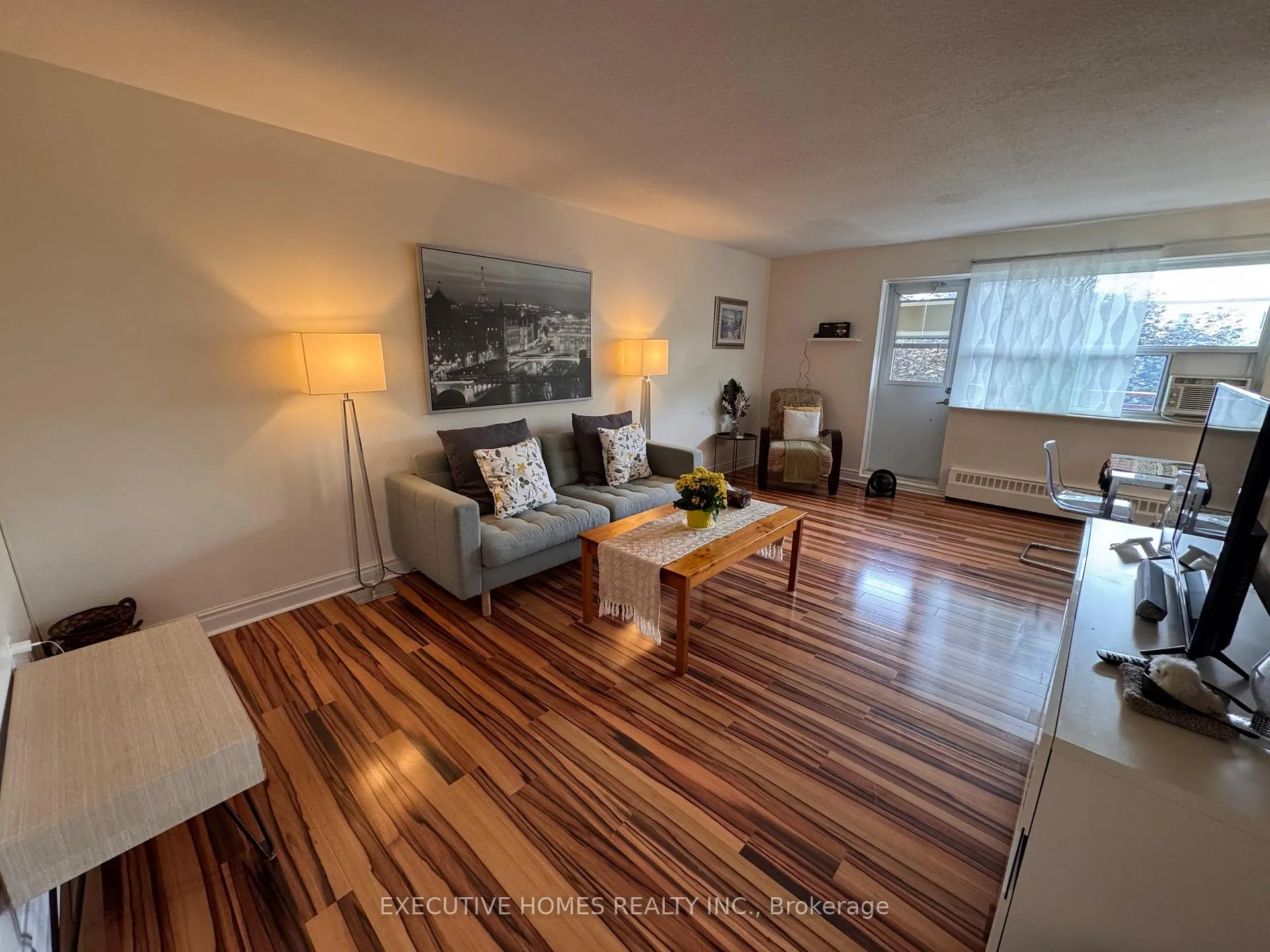 Front of Unit 414, 900 Glen Street