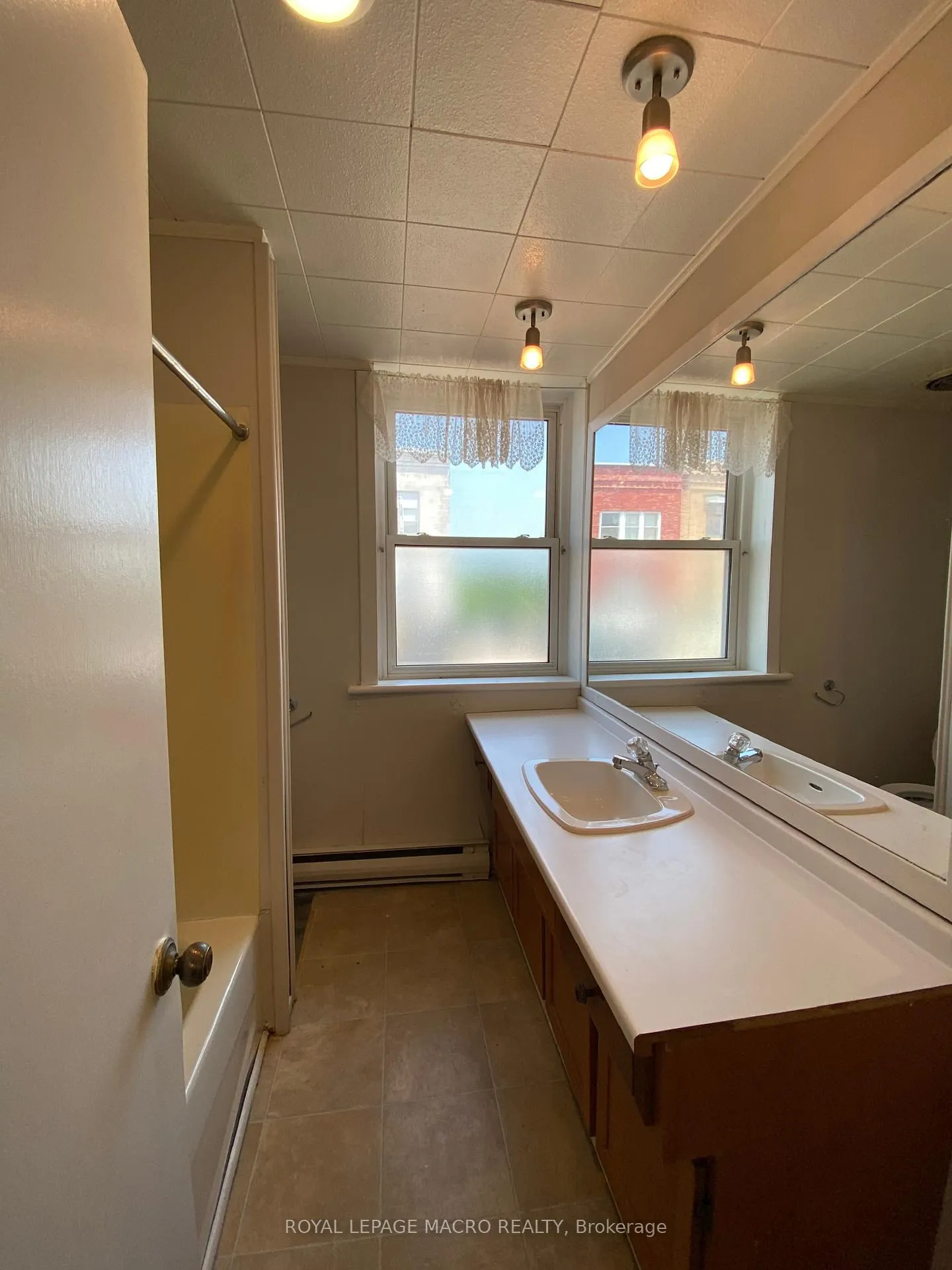 Photo 11 of Unit Unit C, 32 Grand River Street, Brant, Paris — HOMEH
