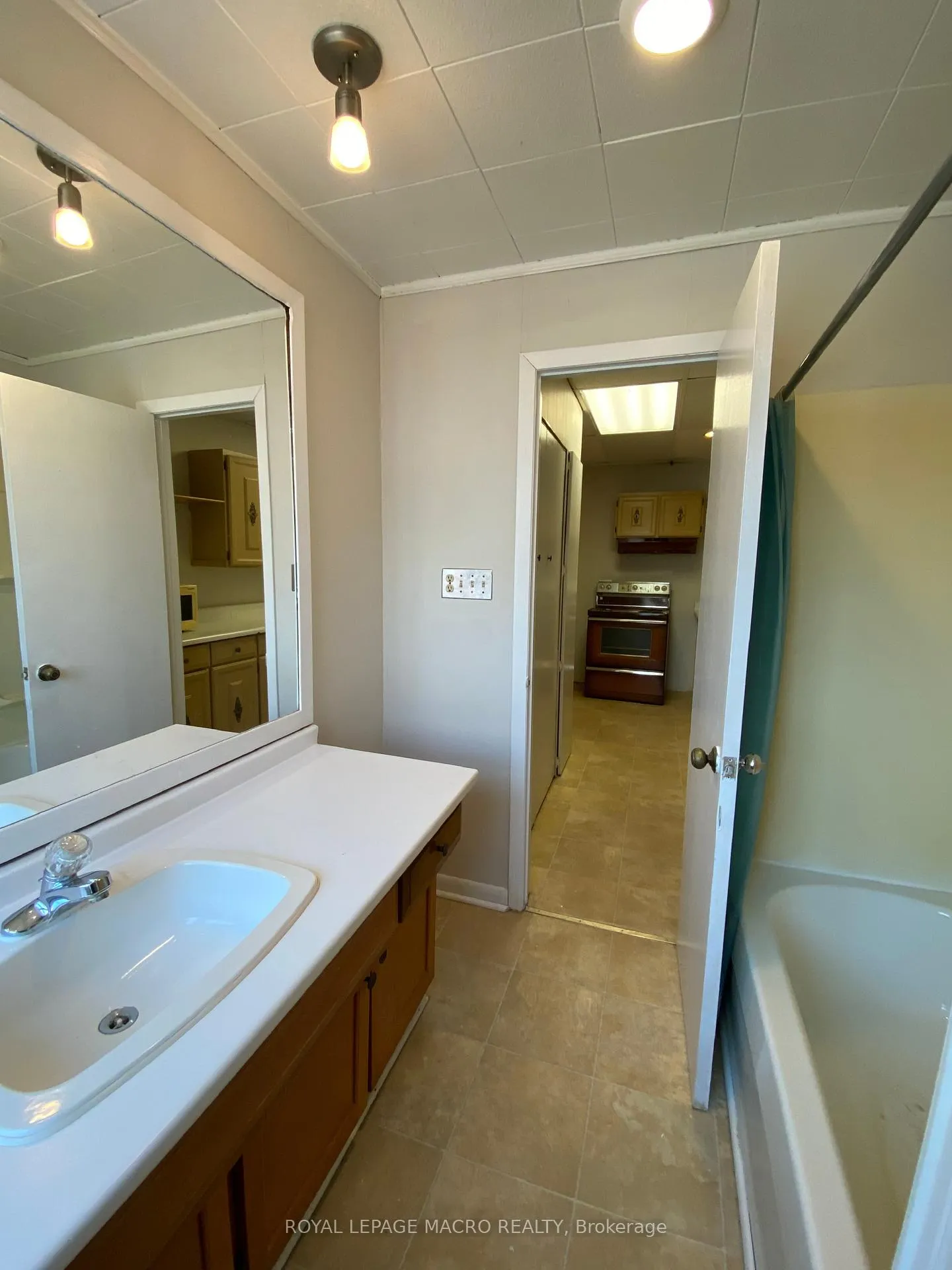 Photo 12 of Unit Unit C, 32 Grand River Street, Brant, Paris — HOMEH