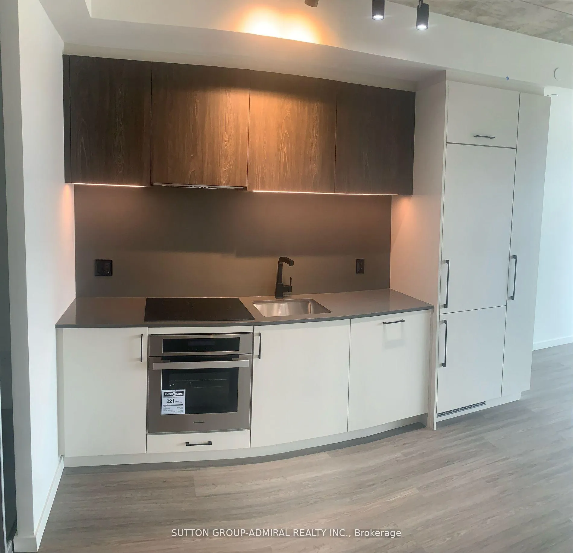 Photo 2 of Unit 522, 689 The Queensway, Etobicoke, Stonegate-Queensway — HOMEH