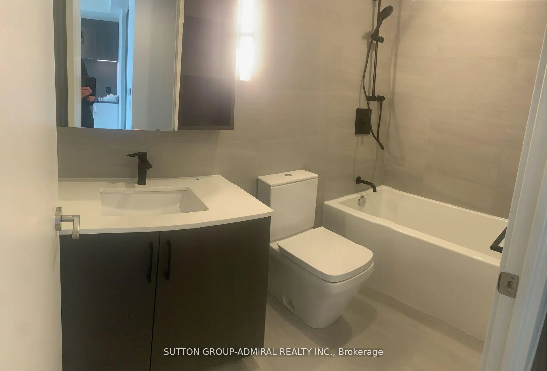 Photo 5 of Unit 522, 689 The Queensway, Etobicoke, Stonegate-Queensway — HOMEH