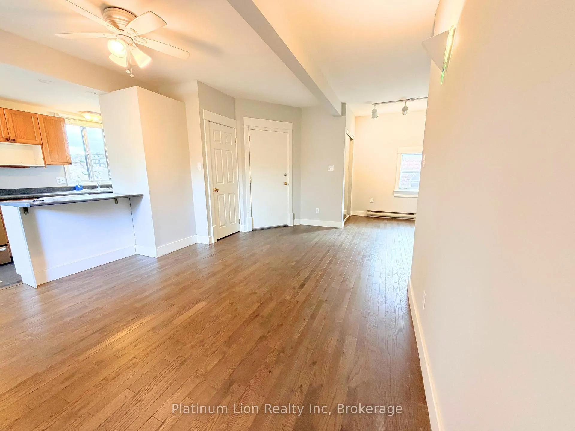 Photo 3 of Unit 5, 39 West Avenue S, Hamilton, Landsdale — HOMEH