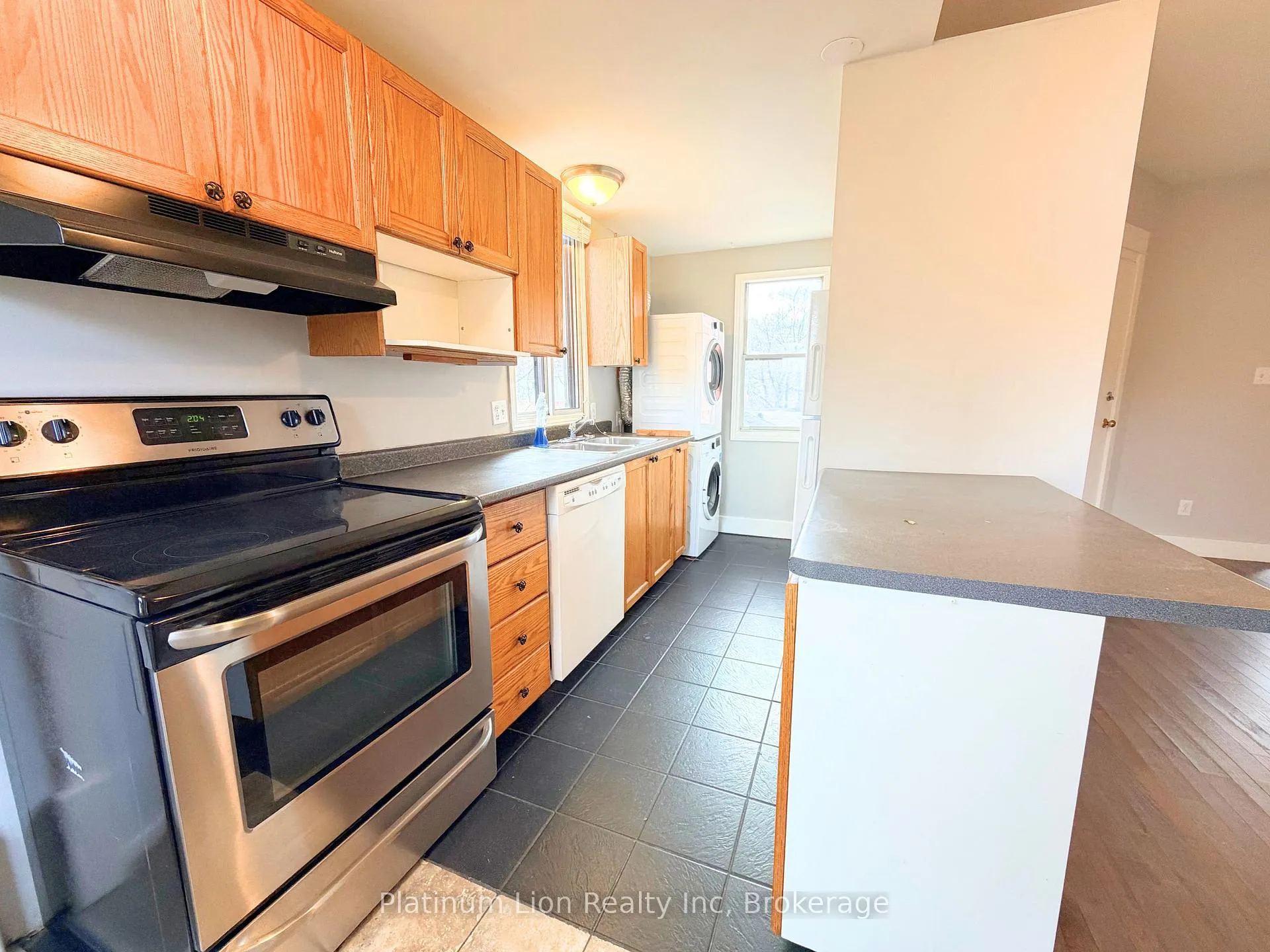 Photo 4 of Unit 5, 39 West Avenue S, Hamilton, Landsdale — HOMEH