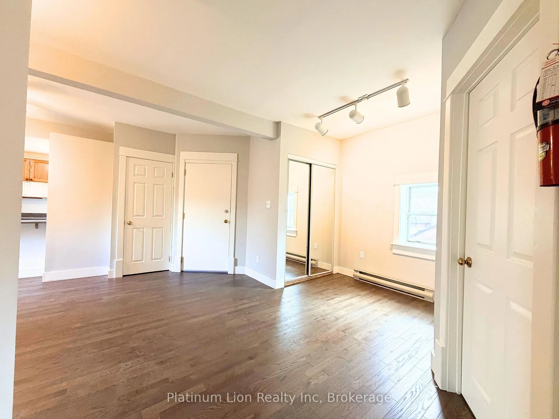 Photo 6 of Unit 5, 39 West Avenue S, Hamilton, Landsdale — HOMEH