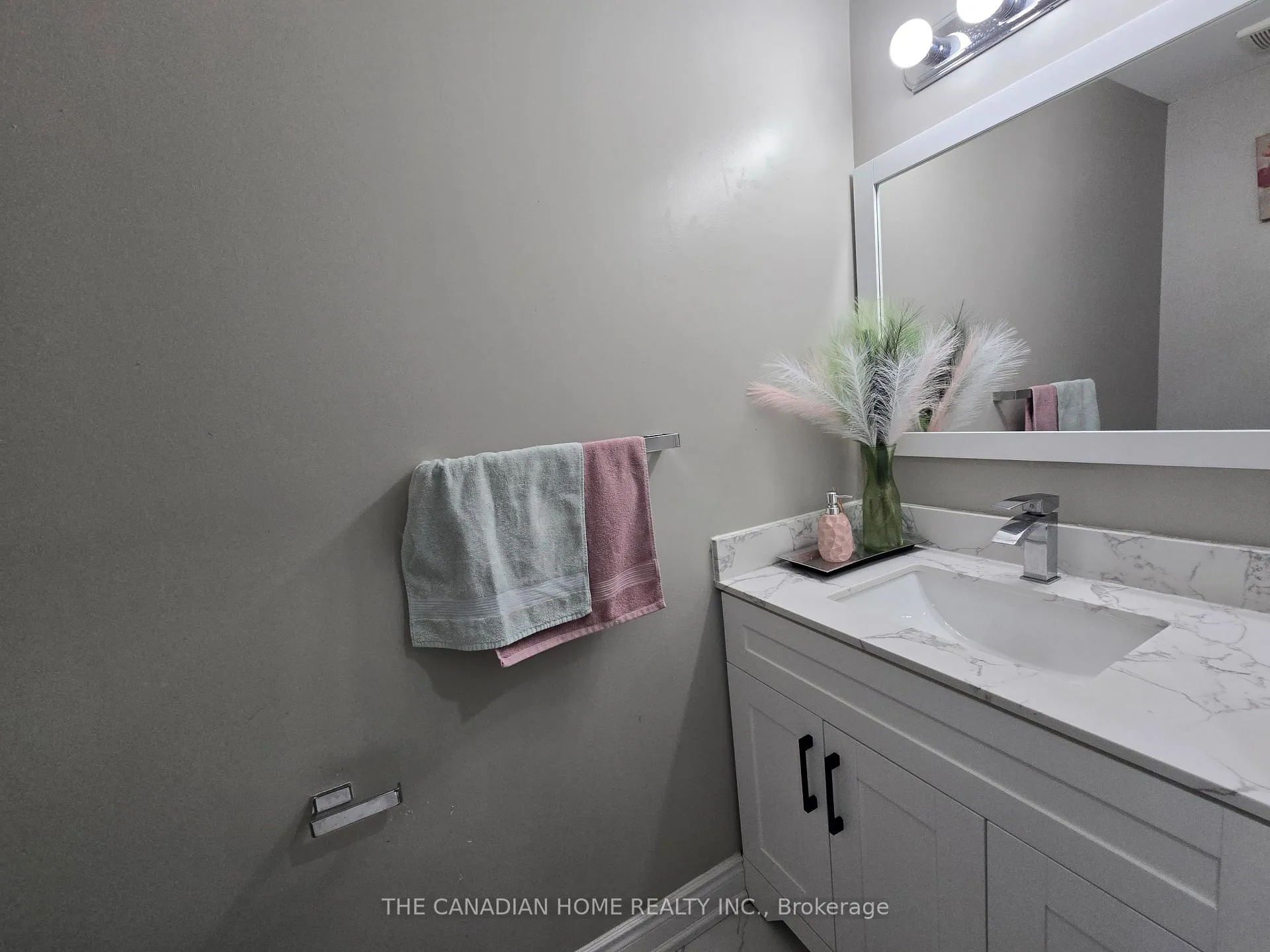 Photo 7 of 12 Norma Crescent, Brampton, Westgate — HOMEH
