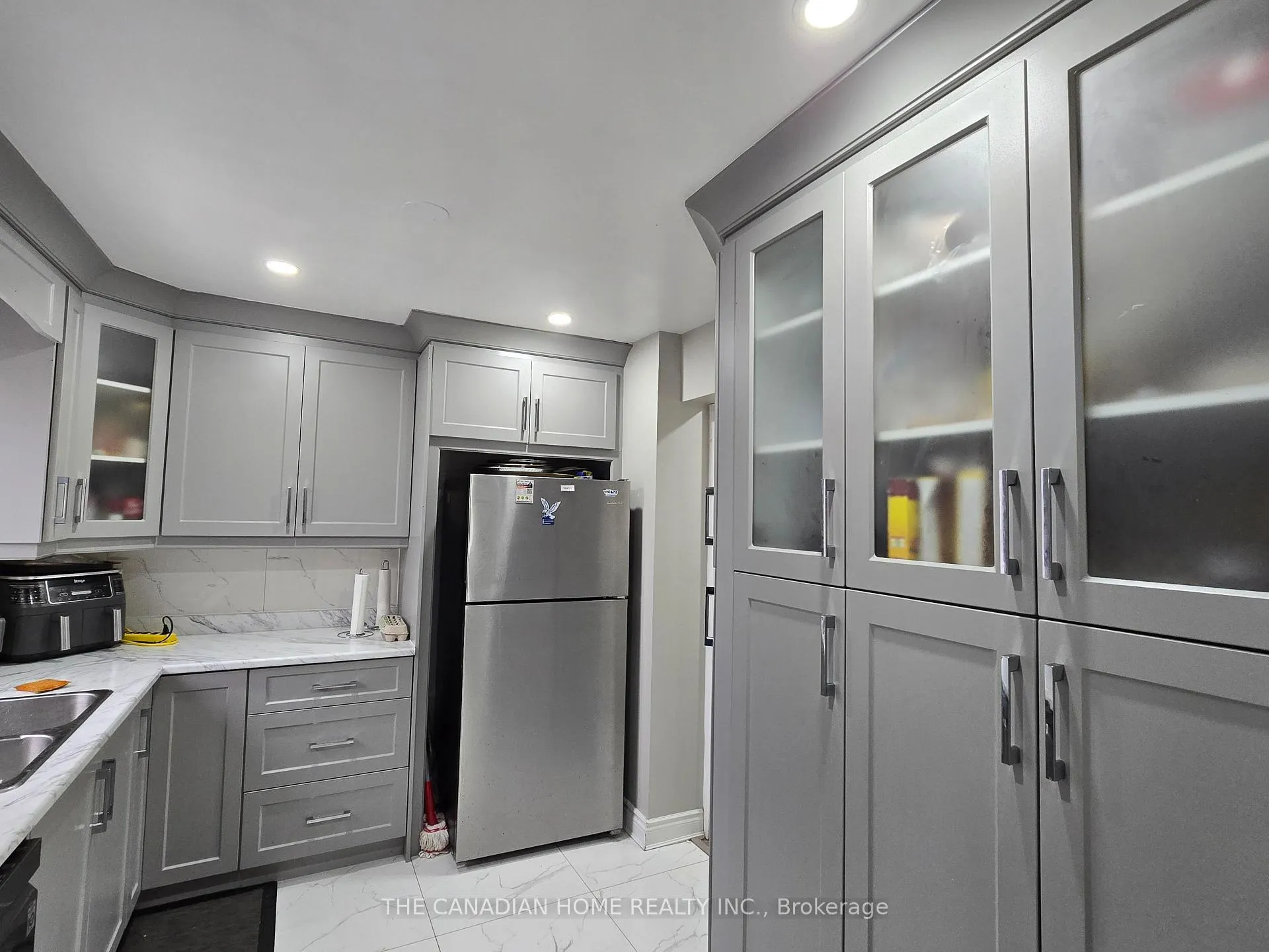 Photo 9 of 12 Norma Crescent, Brampton, Westgate — HOMEH