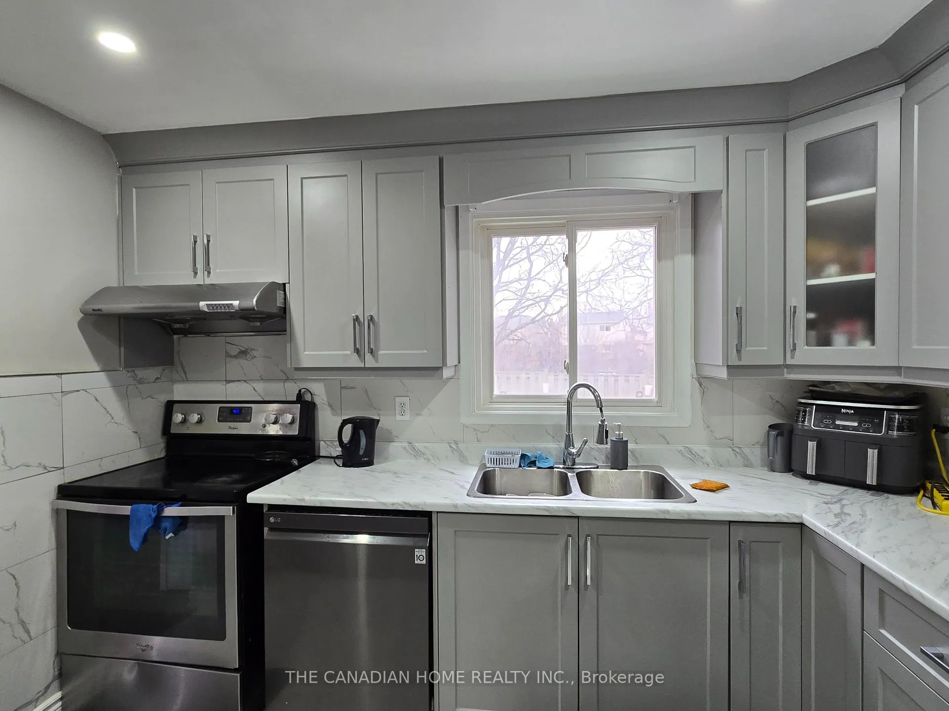 Photo 10 of 12 Norma Crescent, Brampton, Westgate — HOMEH