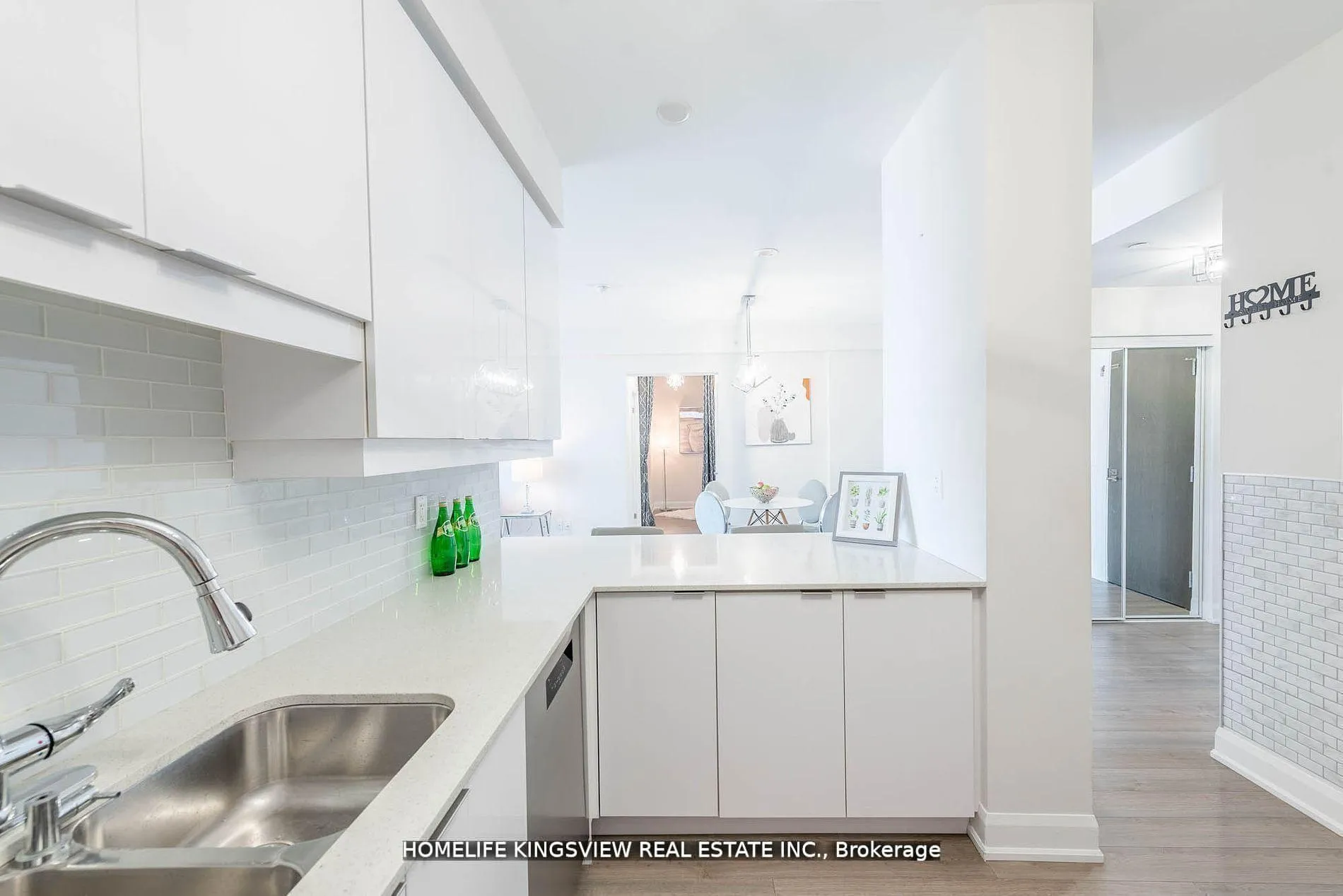 Photo 8 of Unit 808, 2910 Highway 7, Vaughan, Concord — HOMEH