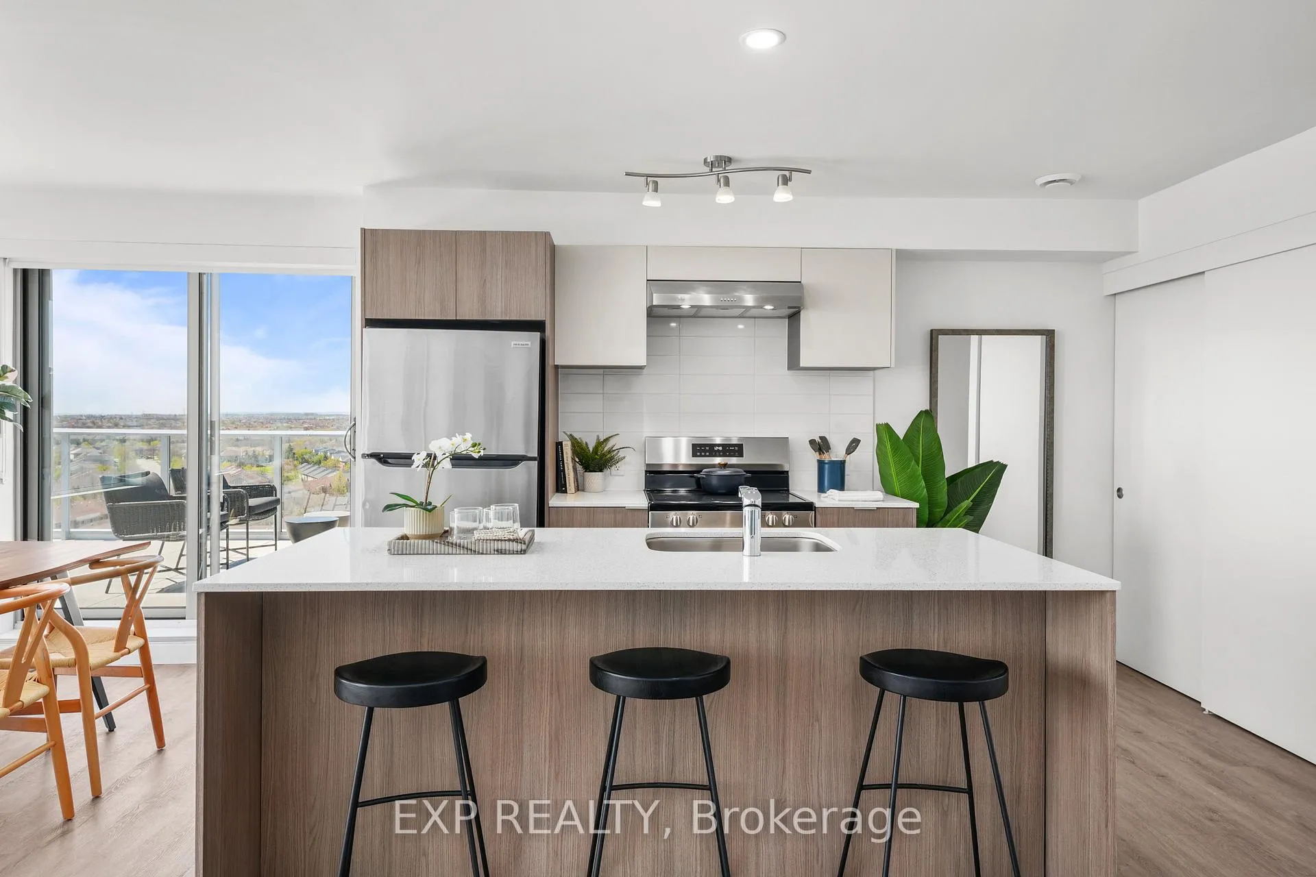 Front of Unit 703, 100 Manett Crescent