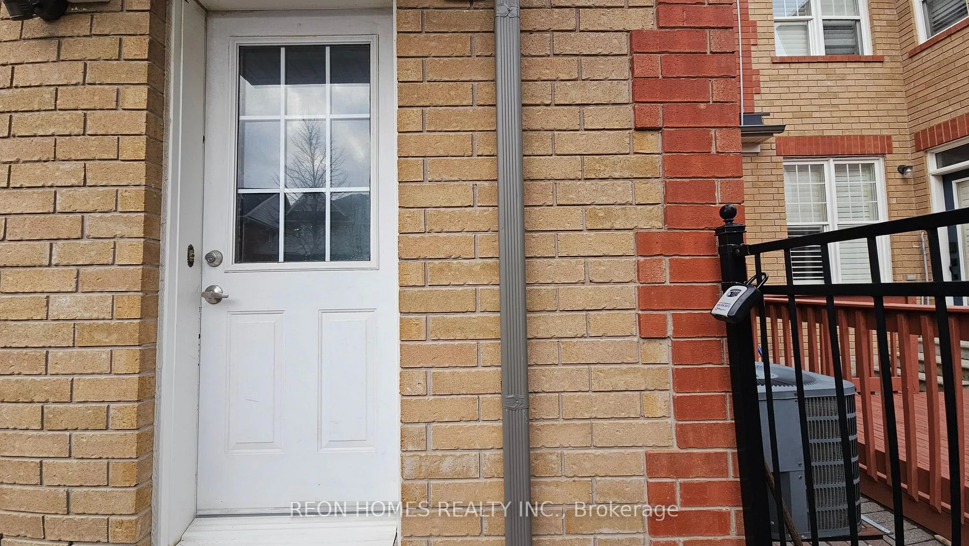 Photo 2 of Unit COACH HOUSE, 1 Chippenham Lane, Markham, Cornell — HOMEH