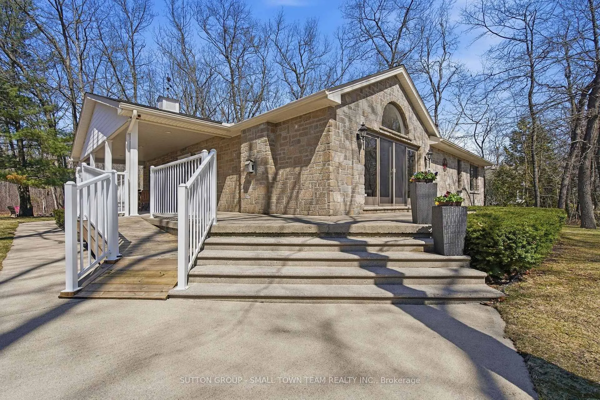 Photo 4 of 8816 Timberwood Trail, Lambton Shores, Grand Bend — HOMEH