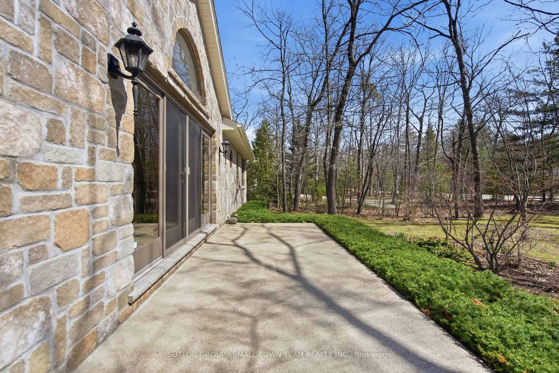 Photo 5 of 8816 Timberwood Trail, Lambton Shores, Grand Bend — HOMEH