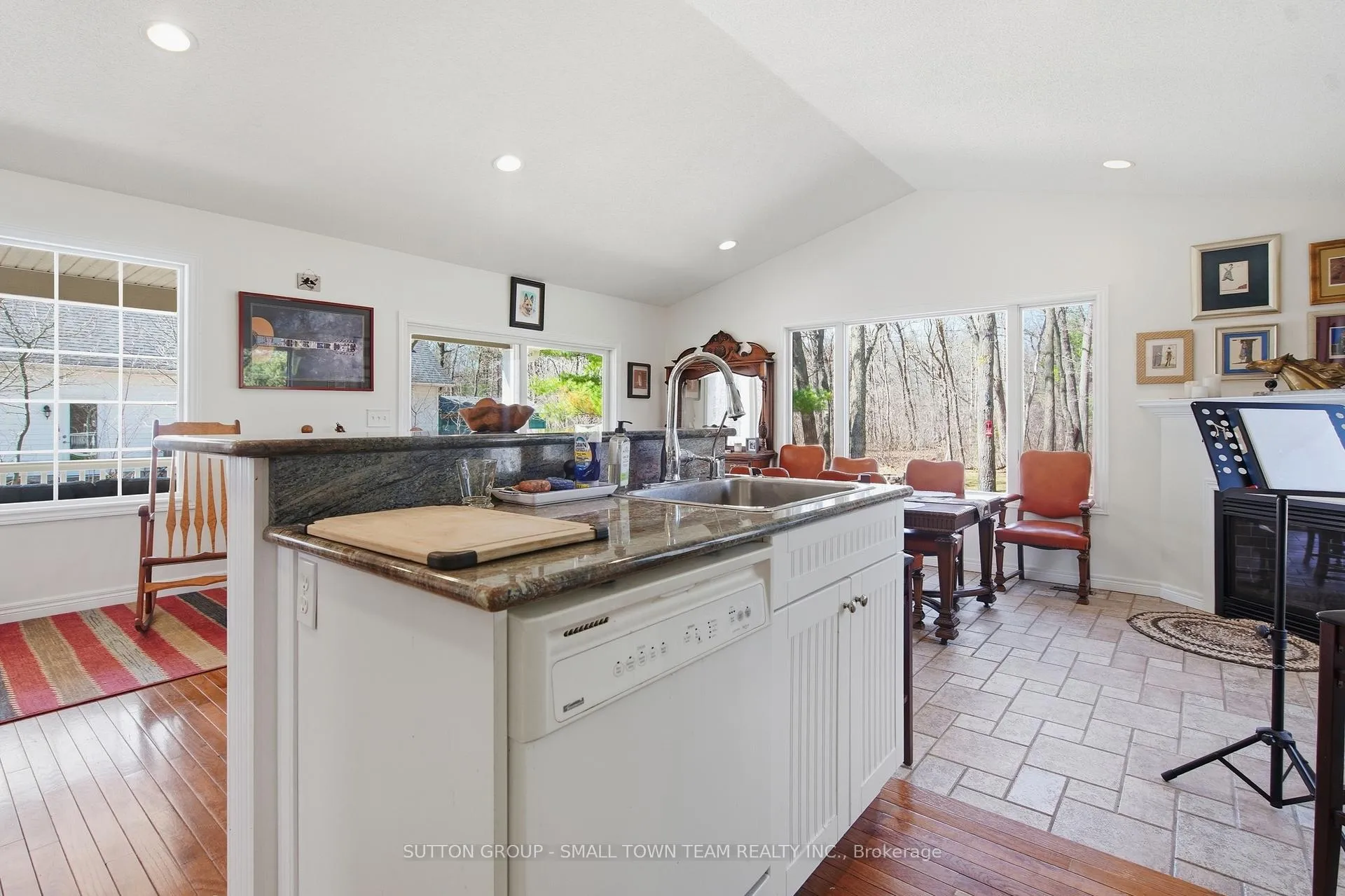 Photo 13 of 8816 Timberwood Trail, Lambton Shores, Grand Bend — HOMEH
