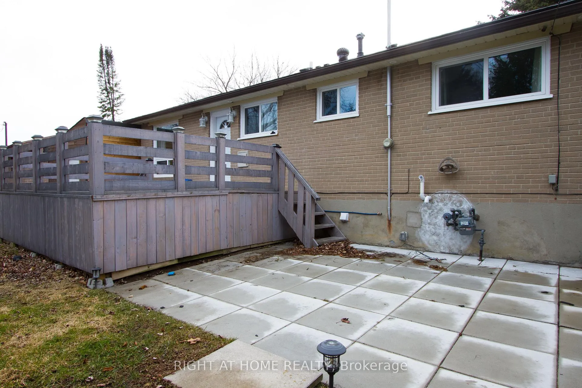Photo 12 of Unit Main, 40 Foreht Crescent, Aurora, Aurora Heights — HOMEH