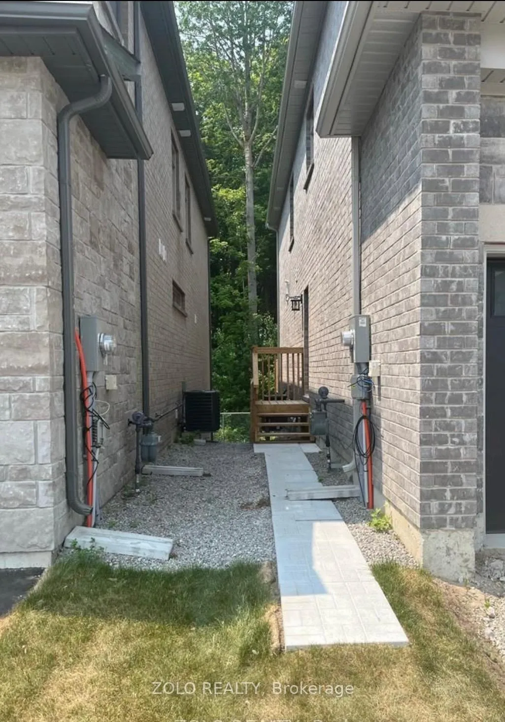 Photo 2 of Unit Lower, 11 Franklin Trail, Barrie, Rural Barrie Southwest — HOMEH