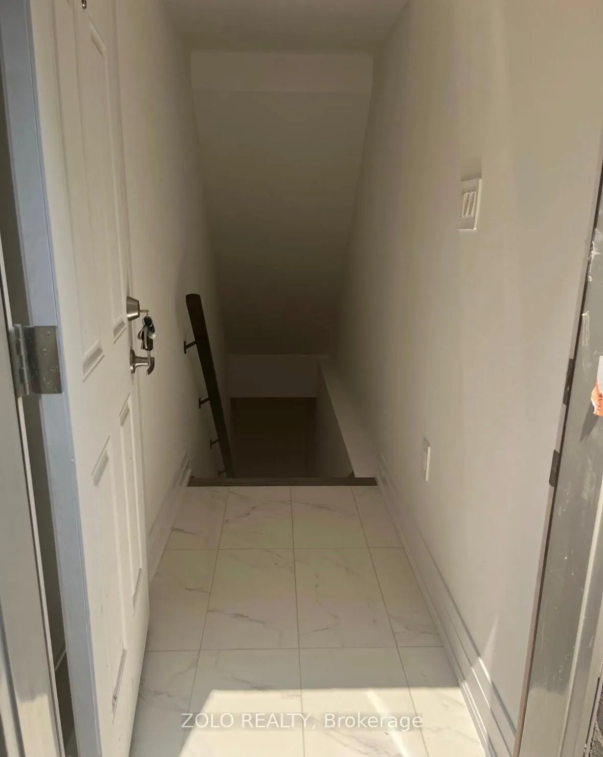 Photo 4 of Unit Lower, 11 Franklin Trail, Barrie, Rural Barrie Southwest — HOMEH