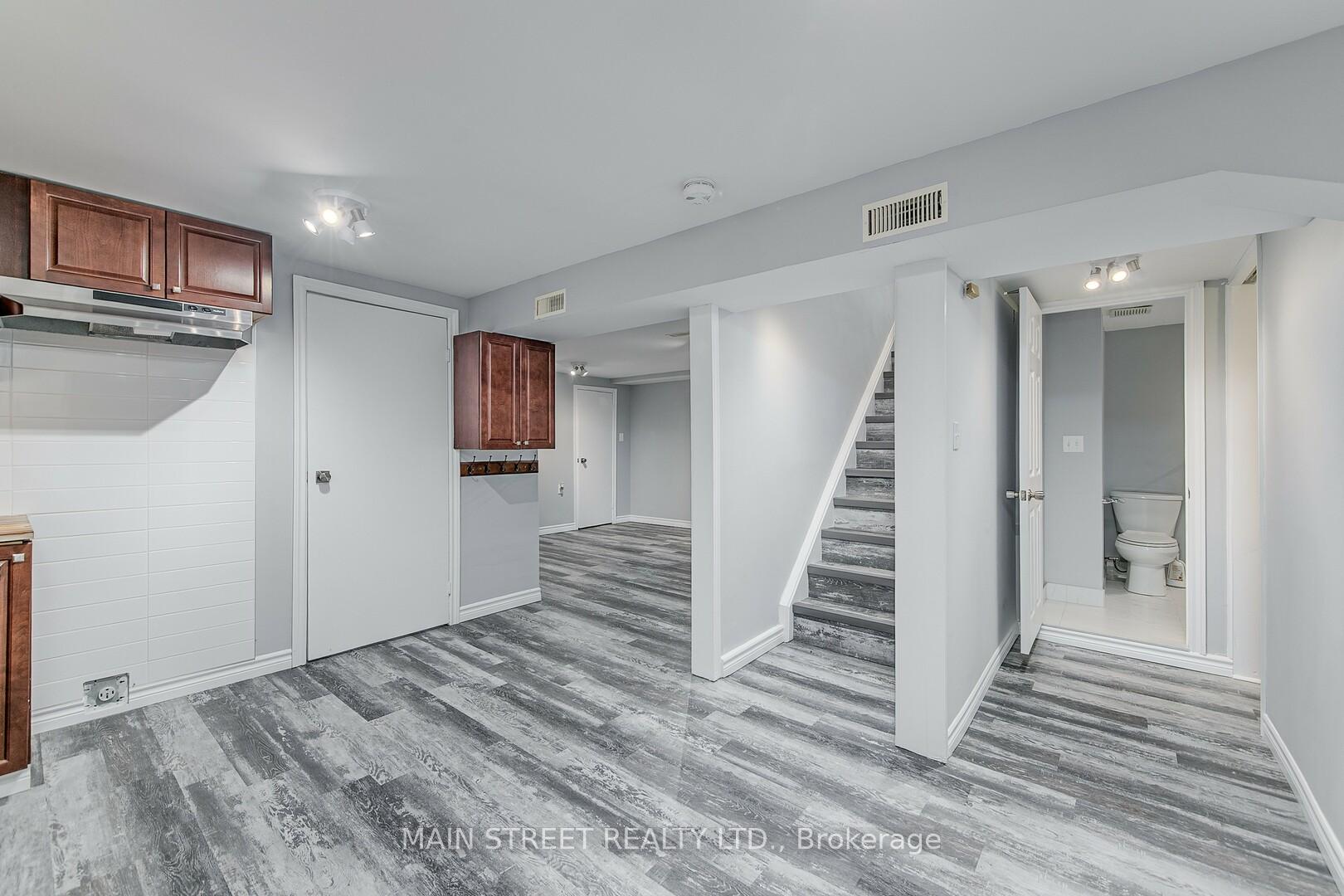 Photo 2 of 20 Frost Trail, Barrie, Letitia Heights — HOMEH