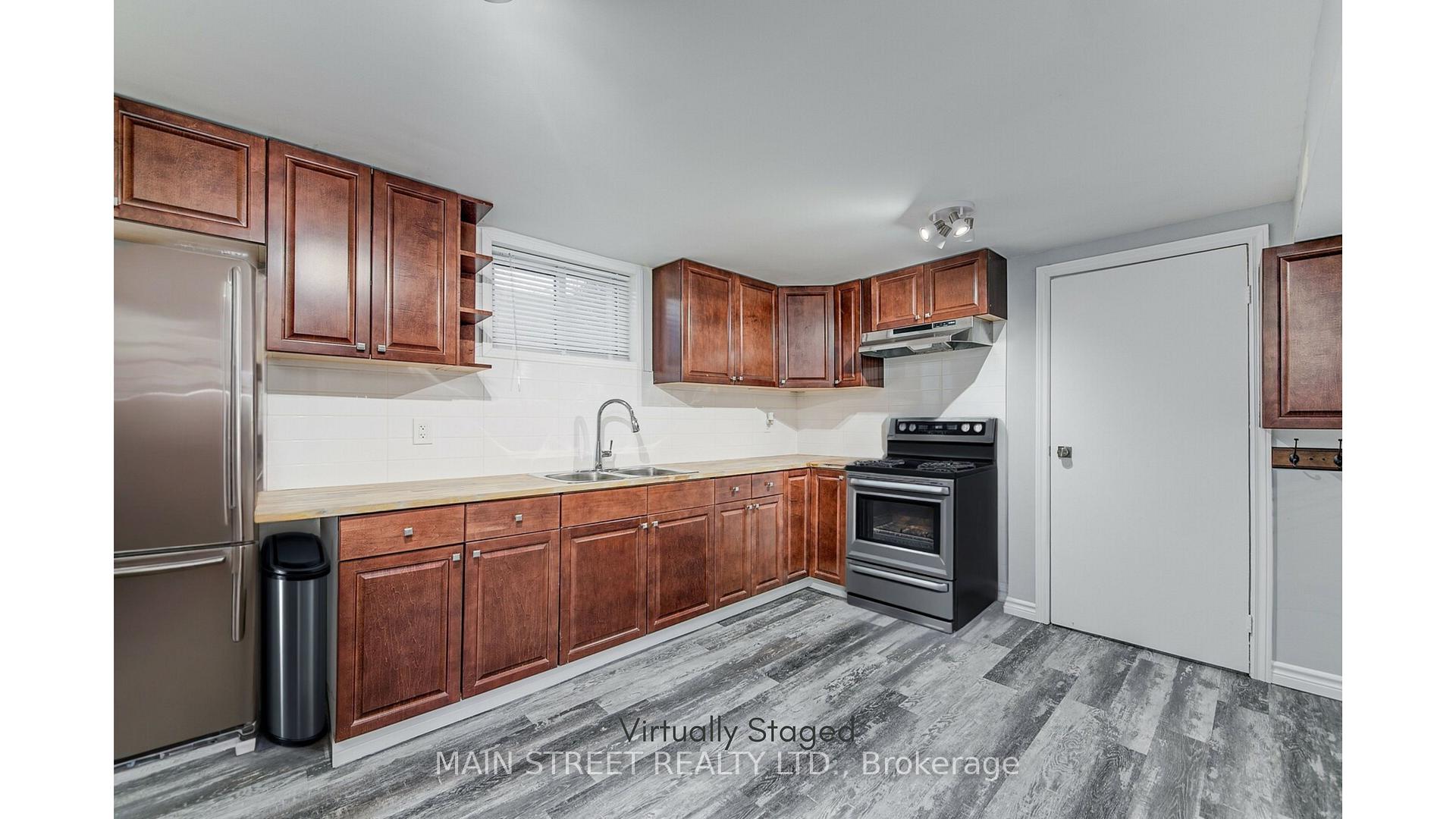 Photo 4 of 20 Frost Trail, Barrie, Letitia Heights — HOMEH