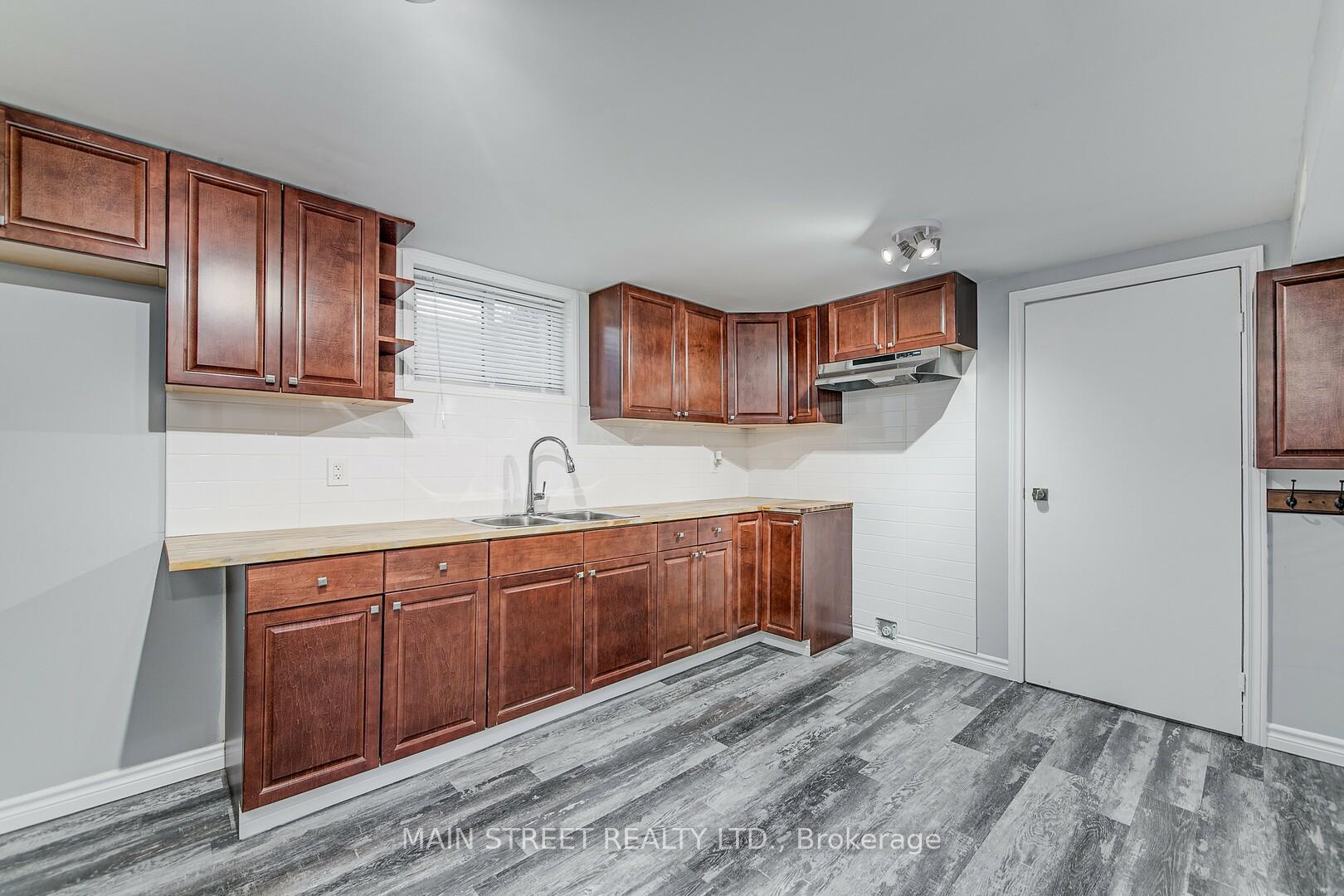 Photo 5 of 20 Frost Trail, Barrie, Letitia Heights — HOMEH