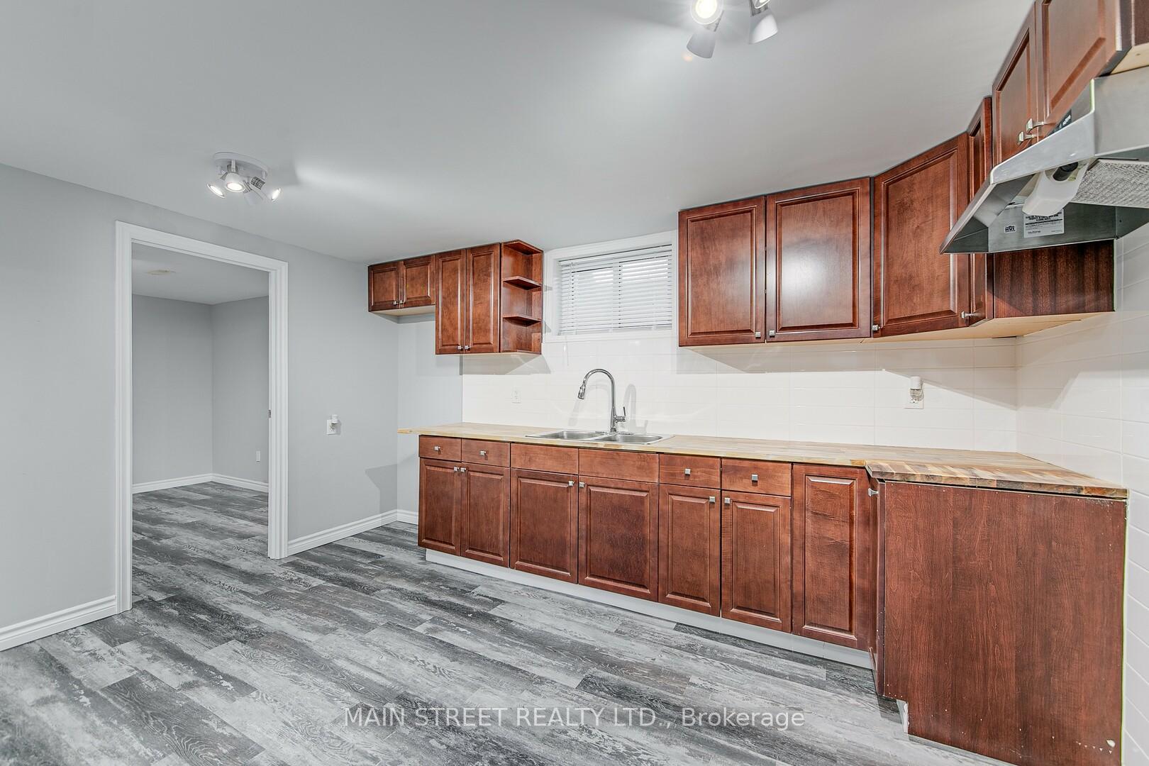 Photo 6 of 20 Frost Trail, Barrie, Letitia Heights — HOMEH