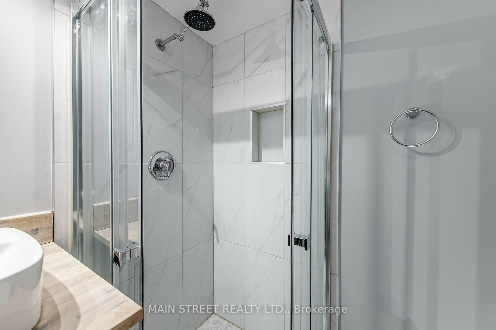 Photo 10 of 20 Frost Trail, Barrie, Letitia Heights — HOMEH