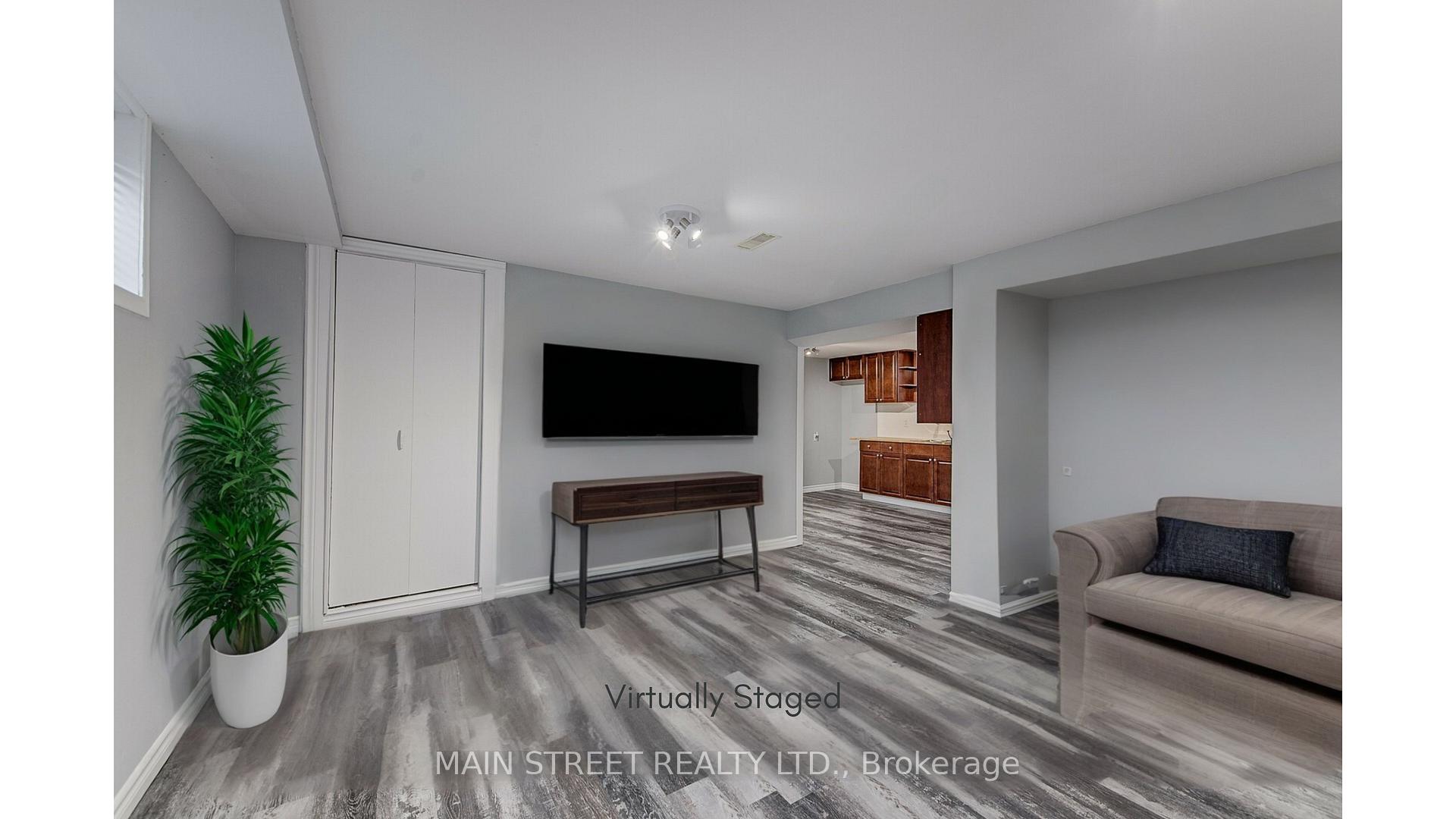 Photo 12 of 20 Frost Trail, Barrie, Letitia Heights — HOMEH