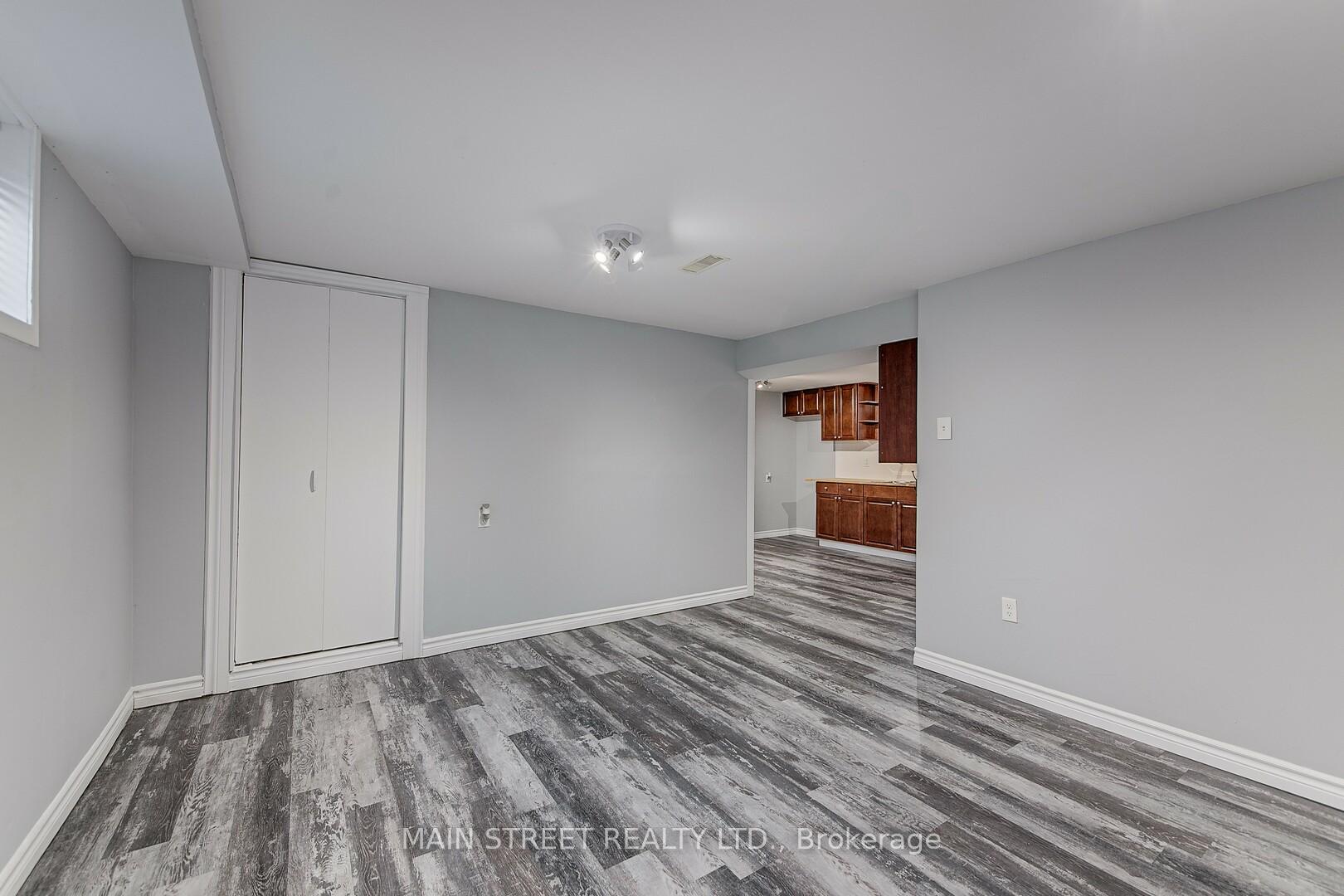 Photo 13 of 20 Frost Trail, Barrie, Letitia Heights — HOMEH