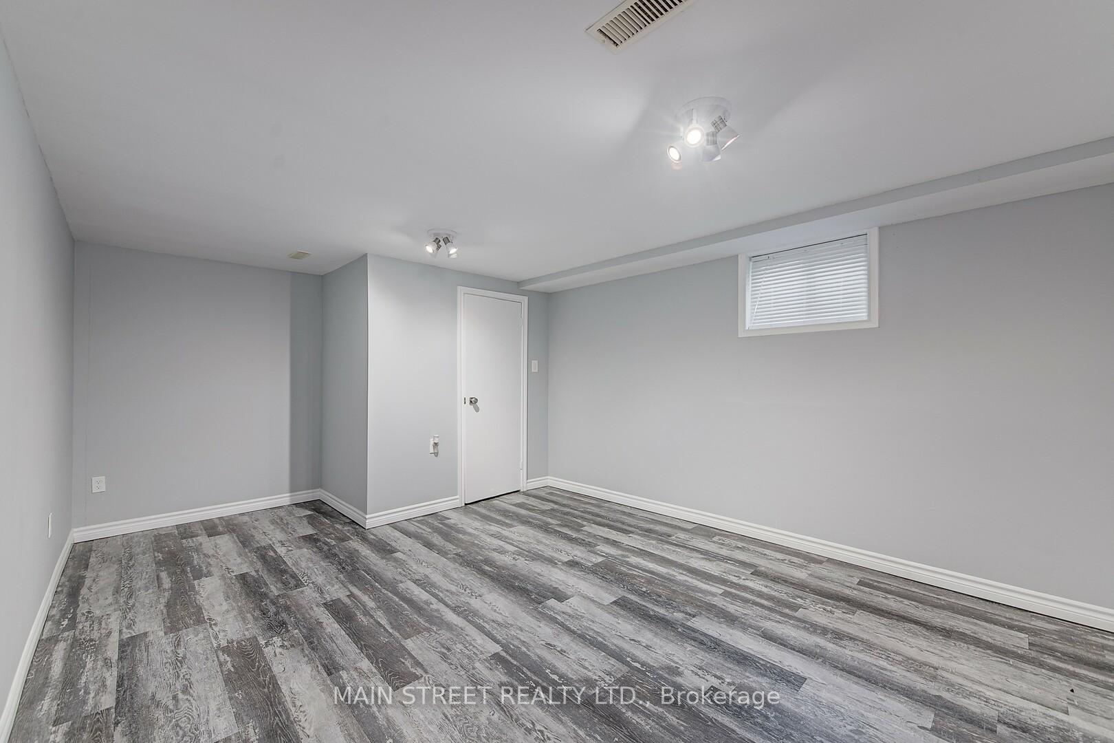 Photo 14 of 20 Frost Trail, Barrie, Letitia Heights — HOMEH