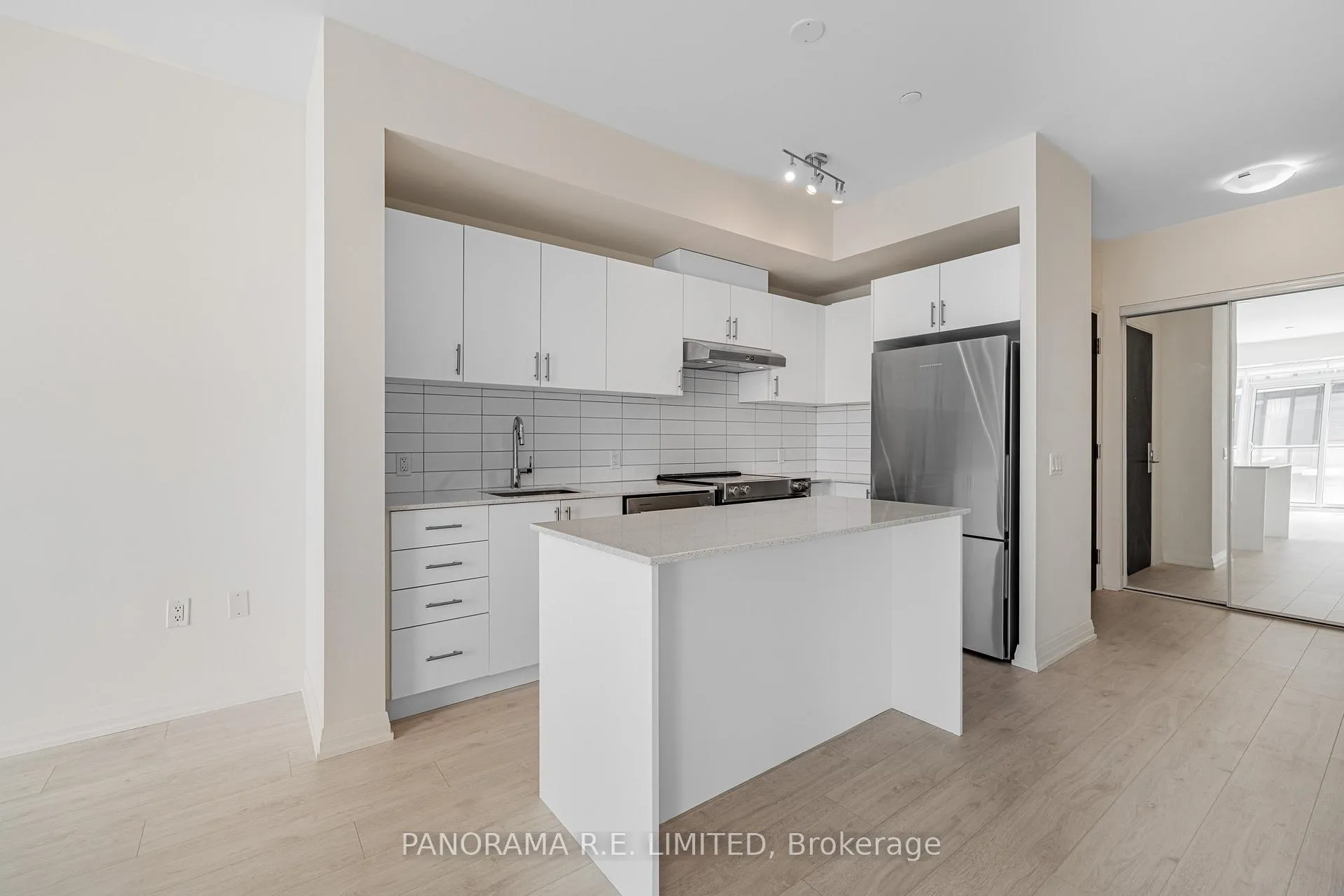 Photo 4 of Unit 606, 9000 Jane Street, Vaughan, Vellore Village — HOMEH