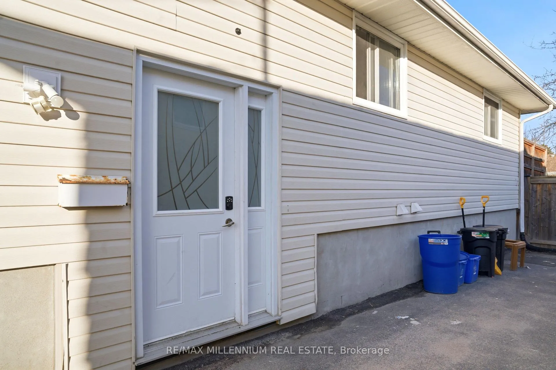 Photo 2 of 8 Plumtree Place, North Bay, Ferris — HOMEH