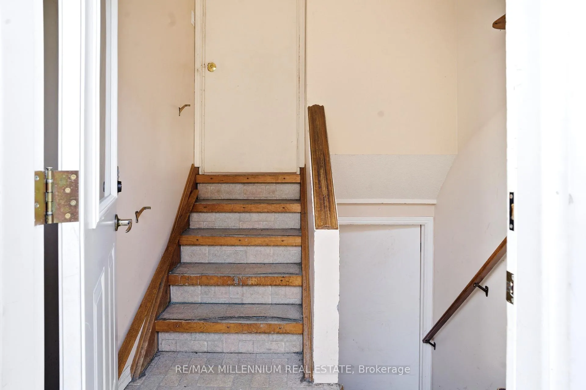 Photo 23 of 8 Plumtree Place, North Bay, Ferris — HOMEH