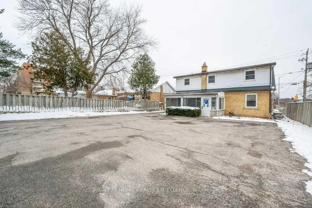 Photo 27 of Unit Unit # 2 ( Backside ), 52 Bruce Street, Kitchener — HOMEH