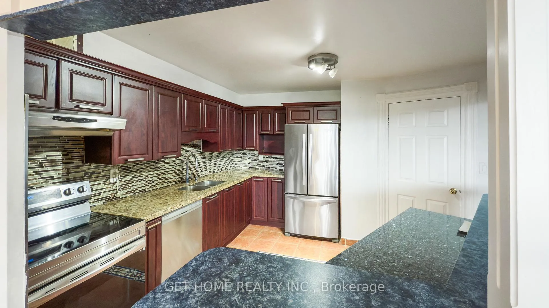 Photo 5 of Unit 601, 20 Edgecliffe Golfway, Toronto, Flemingdon Park — HOMEH
