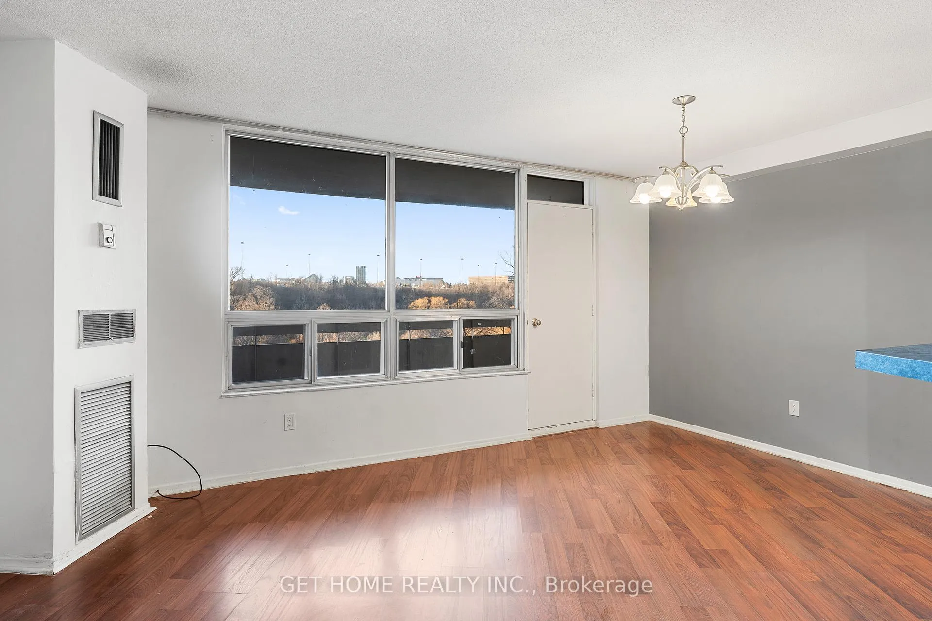 Photo 8 of Unit 601, 20 Edgecliffe Golfway, Toronto, Flemingdon Park — HOMEH