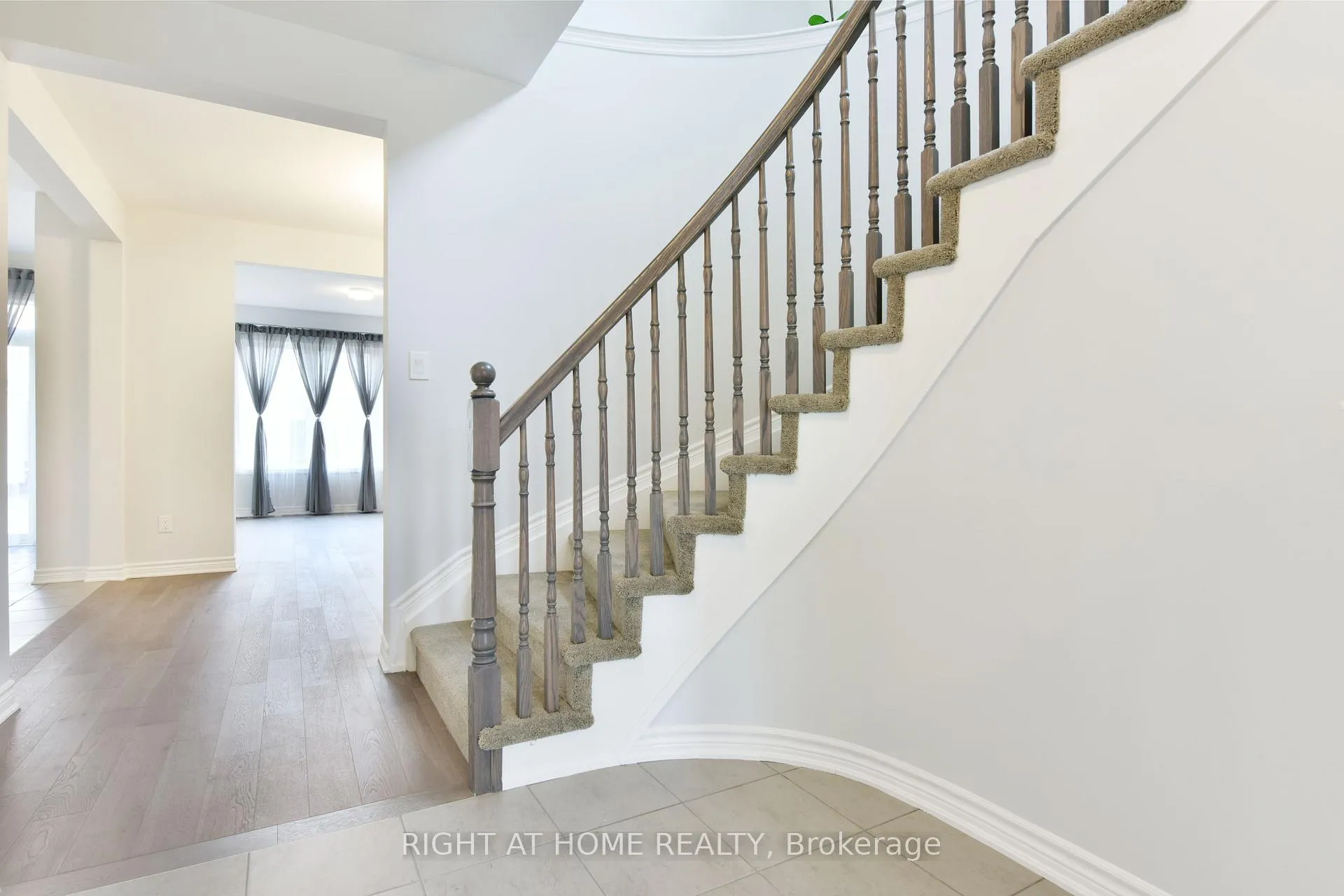 Photo 3 of 623 Perseus Avenue, Ottawa, Barrhaven - Half Moon Bay — HOMEH